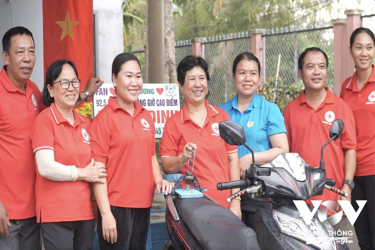 Những thành viên của đội hút đinh phường Tân Bình dù không phải là những người hùng, nhưng những gì họ làm đã cứu biết bao người khỏi những tai nạn không đáng có