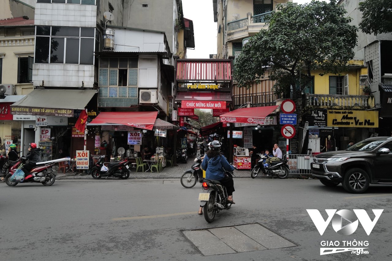 Đầu ngõ Cấm Chỉ nối với Hàng Bông