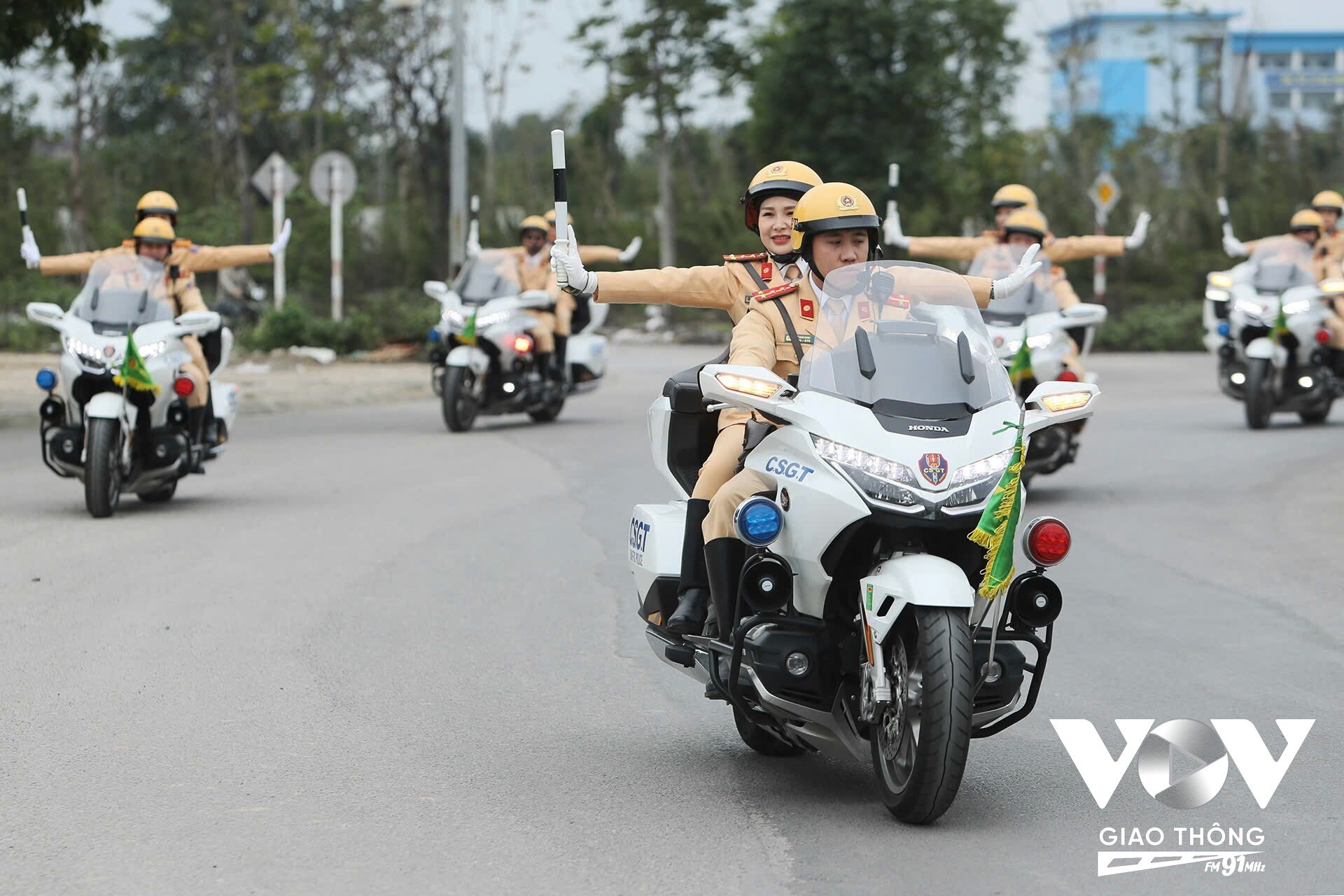 Dù công tác mở đường, phân làn, chỉ huy giao thông được cán bộ, chiến sĩ của Phòng Hướng dẫn, điều khiển giao thông và dẫn đoàn (Cục CSGT, Bộ Công an) dùng để làm nhiệm vụ hàng ngày. Thế nhưng, đây là nhiệm vụ vẫn cần phải được tập huấn để mang đến những màn trình diễn chuyên nghiệp, ấn tượng