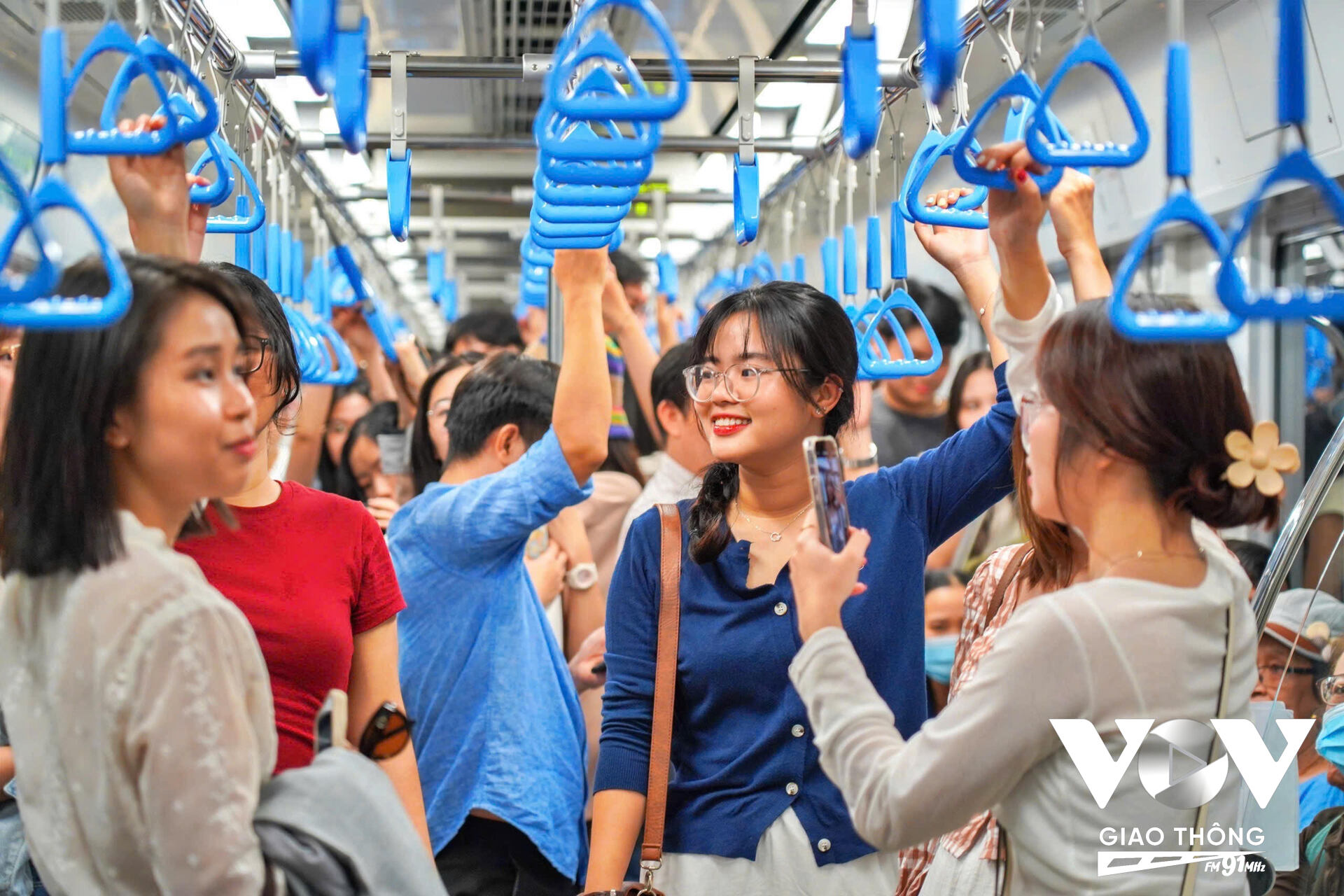Đặc biệt, trong 10 ngày Tết Ất Tỵ 2025 vừa qua, tuyến metro số 1 đã phục vụ hơn 761.000 lượt khách, với 1.700 chuyến tàu, thu về hơn 11,7 tỷ đồng tiền vé. Riêng ngày mùng 2 Tết là ngày có lượng khách cao nhất 120.000 người, thu về hơn 1,8 tỷ đồng.