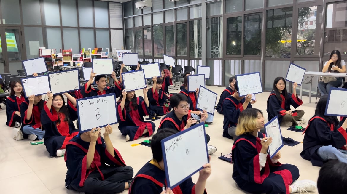Cuộc thi Rung chuông vàng về môi trường thu hút sự tham gia của hơn 100 sinh viên các trường ĐH
