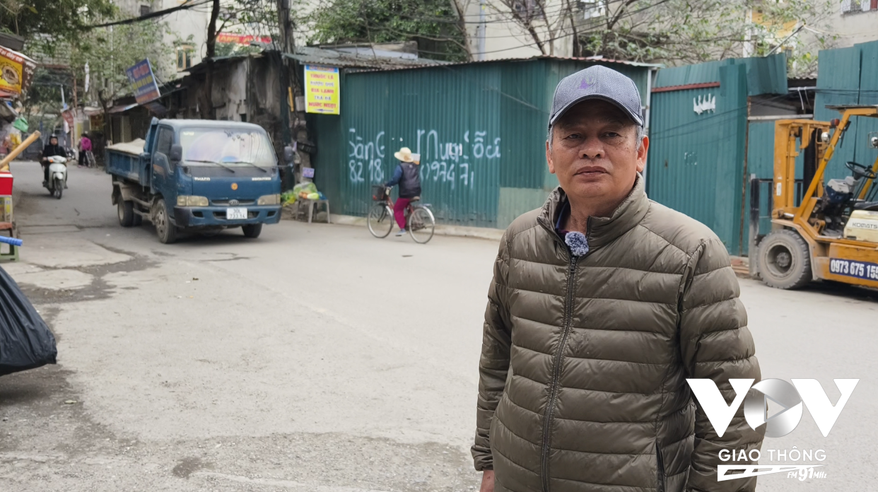 Theo ông Nguyễn Công Khoản, cư dân chung cư CT6C Cầu Bươu, việc bế tắc về giao thông đã biến Khu đô thị mới Cầu Bươu thành một 'ốc đảo'.