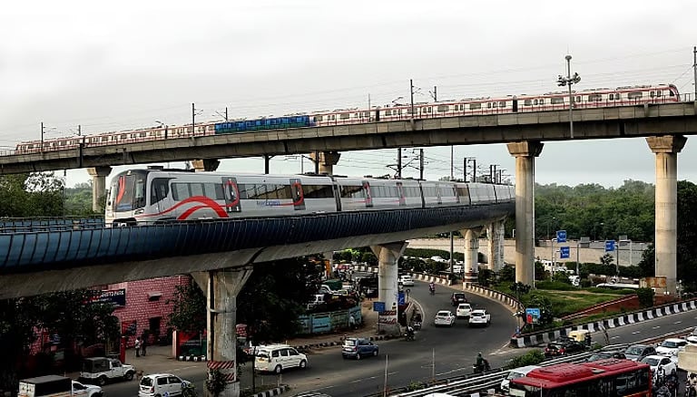 Thay vì xây dựng một mạng lưới giao thông công cộng toàn diện, nhiều thành phố Ấn Độ đã vội vã chọn tàu điện. (Ảnh: psuwatch.com)