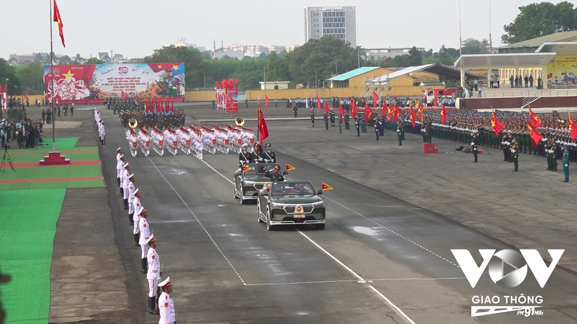 Xe chỉ huy do Trung tướng Nguyễn Quang Ngọc - Phó tổng Tham mưu trưởng Quân đội nhân dân Việt Nam dẫn đầu hợp luyện