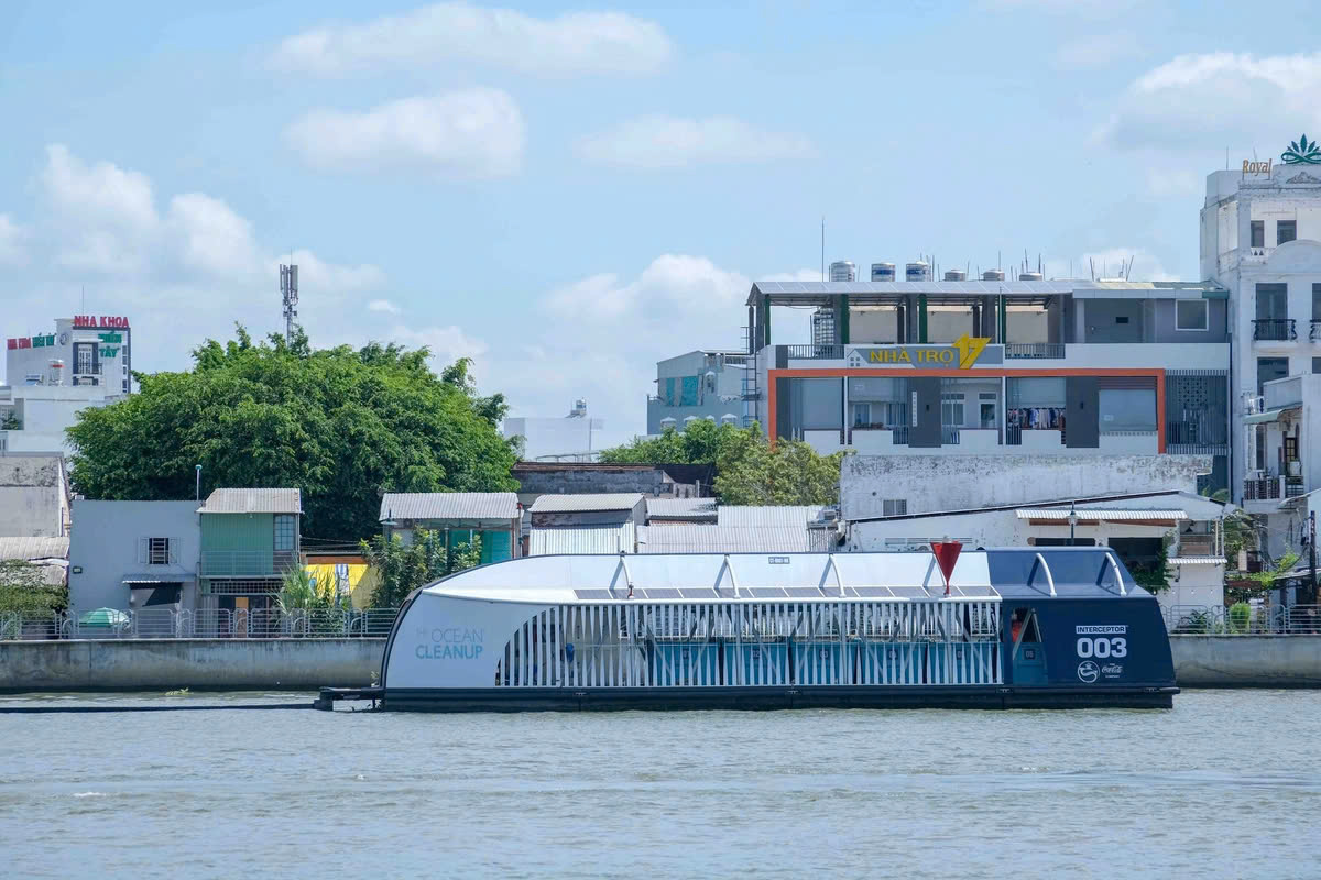 Cần Thơ đang thí điểm thiết bị vở rác tự động trên sông. Cũng góp phần giải quyết lượng rác trôi nổi ngoài môi trường.