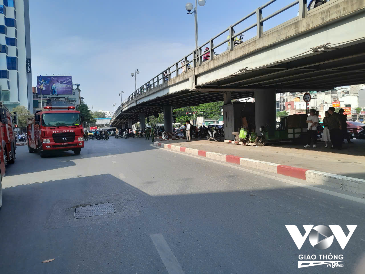 Tạm cấm tất cả phương tiện qua lại khu vực ngã tư Tây Sơn - Thái Hà, hướng đi Ngã Tư Sở