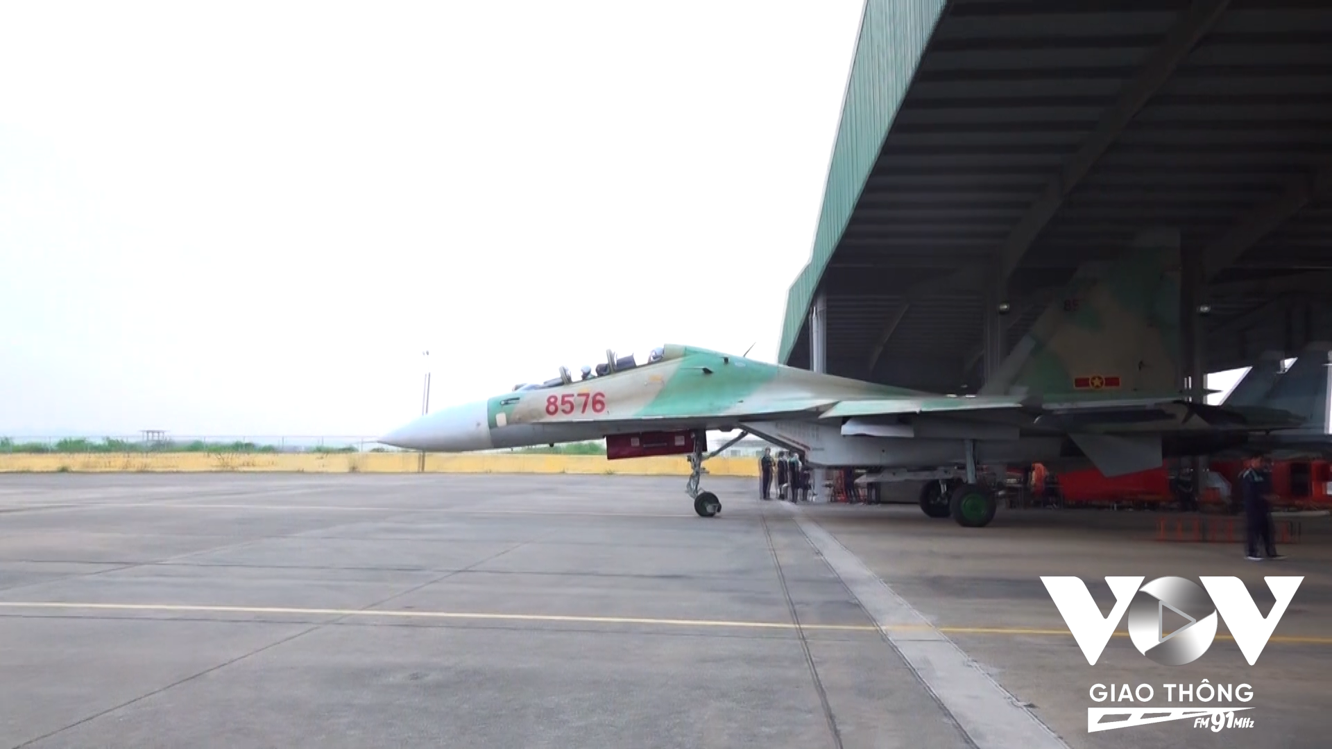 Quân chủng Phòng không - Không quân đã huy động hàng chục máy bay như Su-30MK2, trực thăng Mi các loại, YAK-130 để tập luyện.