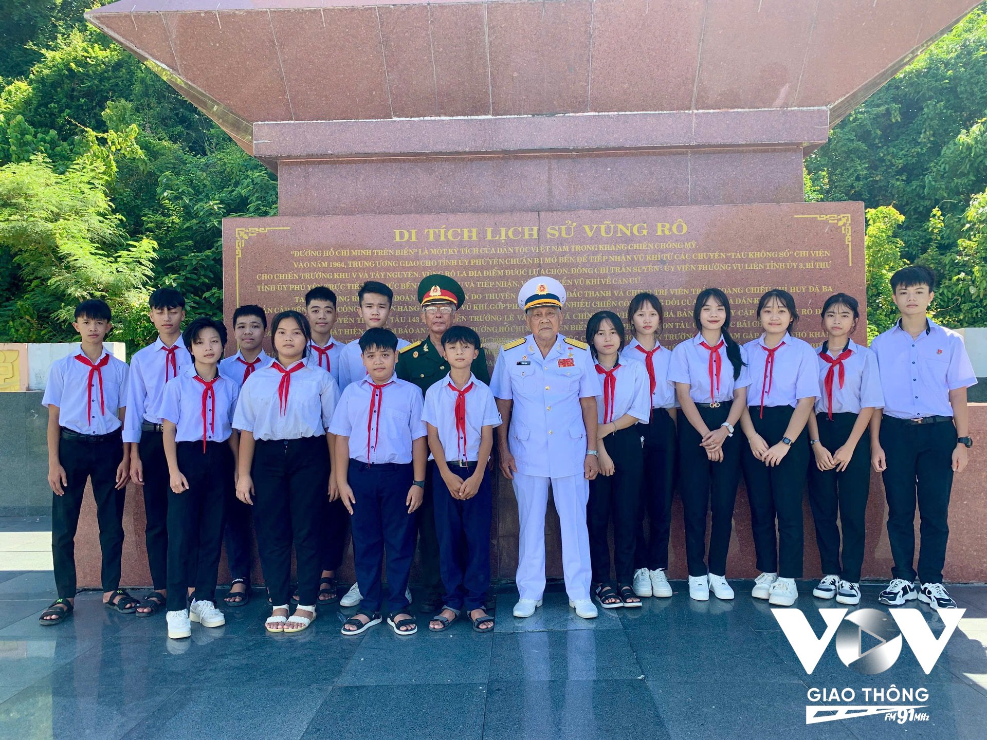 Hàng năm, Trung tá Hồ Đắc Thạnh đều gặp gỡ thanh niên xung phong, các em học sinh để truyền lửa và kể những câu chuyện huyền thoại về con đường Hồ Chí Minh trên biển