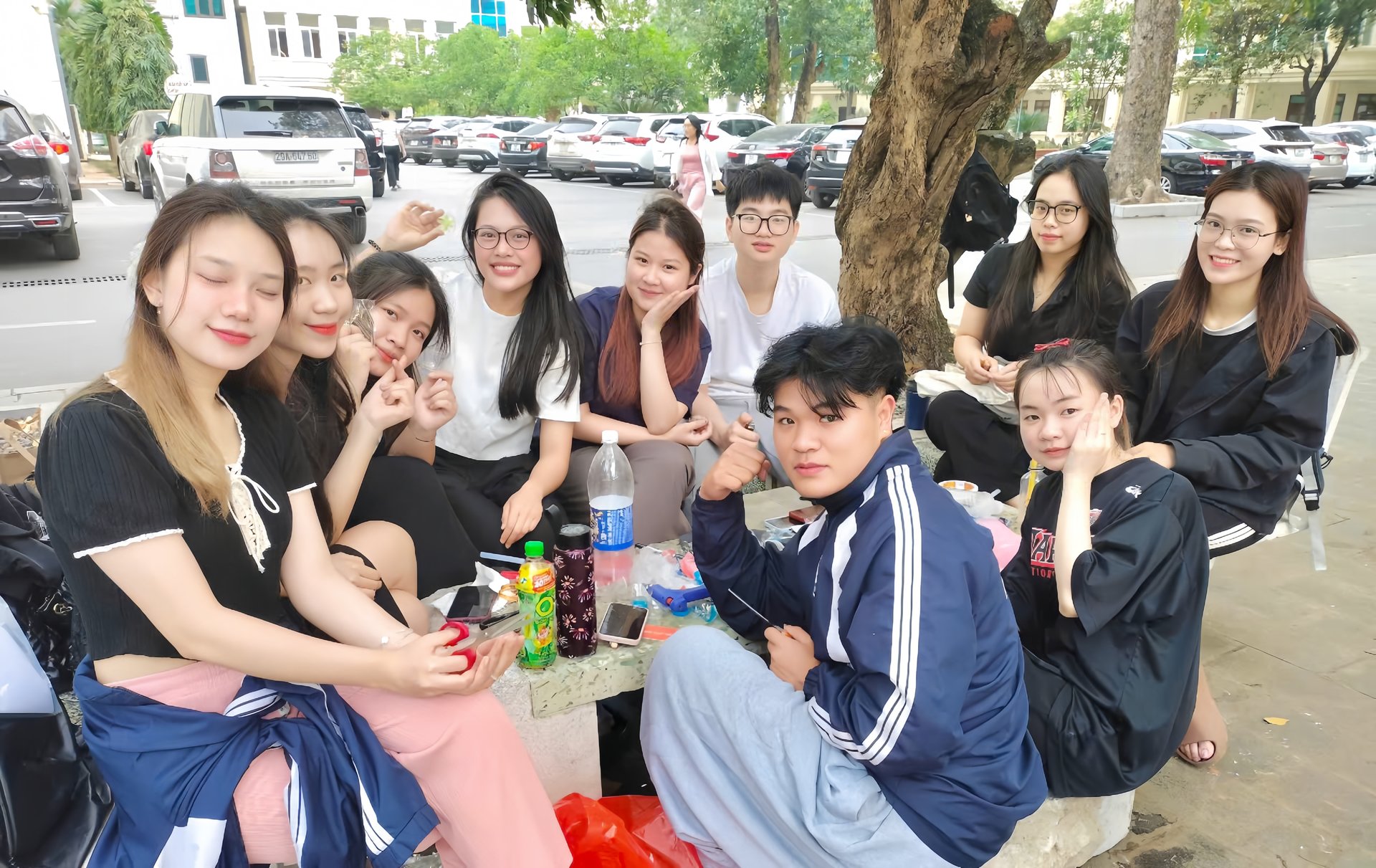 Các thành viên của dự án “Sắc Nhựa - Sắc Hoa”