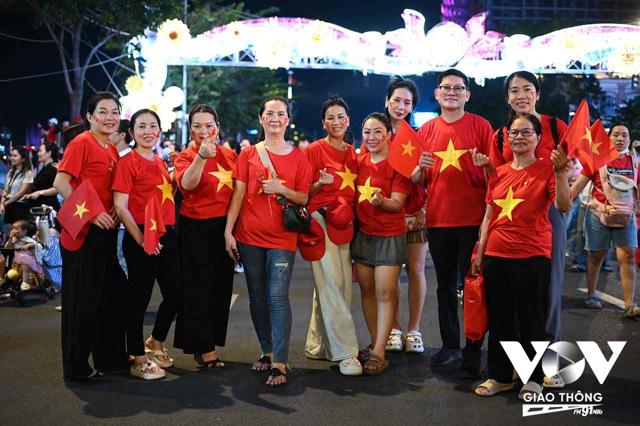 Nhiều người không quản ngại đường xa, sắp xếp công việc để có mặt.