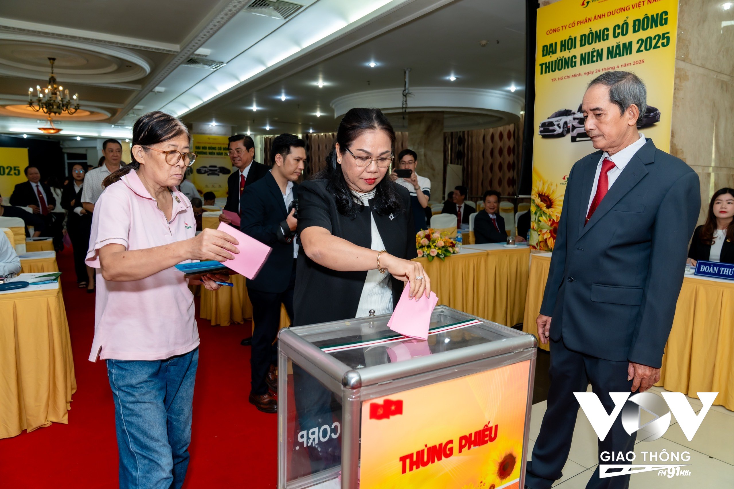 Đông đảo cổ đông bỏ phiếu tại Đại hội Đồng Cổ Đông Thường Niên 2025 của Vinasun