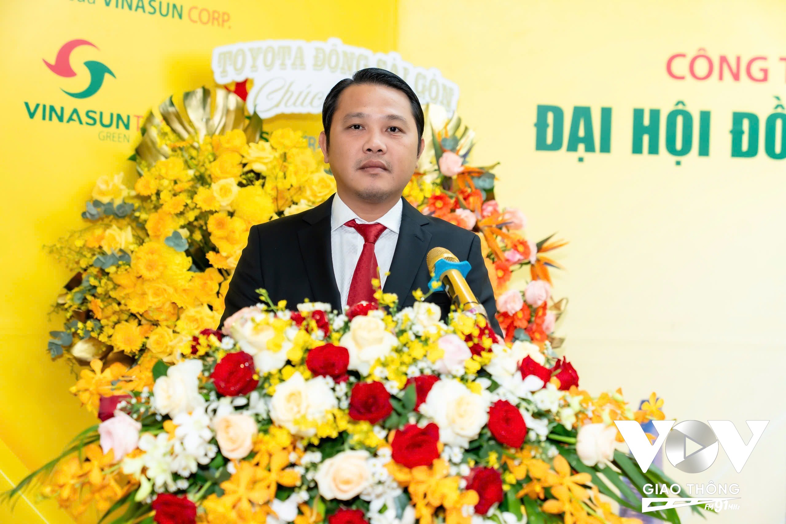 Ông Đặng Thành Duy - Tổng giám đốc Công ty Cổ phần Ánh Dương Việt Nam báo cáo tình hình hoạt động của Vinasun
