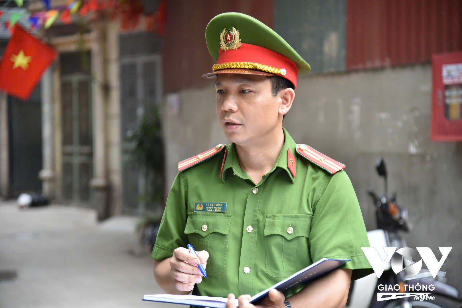 Thiếu tá Vũ Việt Dũng – Phó đội trưởng Đội tham mưu Phòng Cảnh sát PCCC&CNCH Công an Tp. Hà Nội