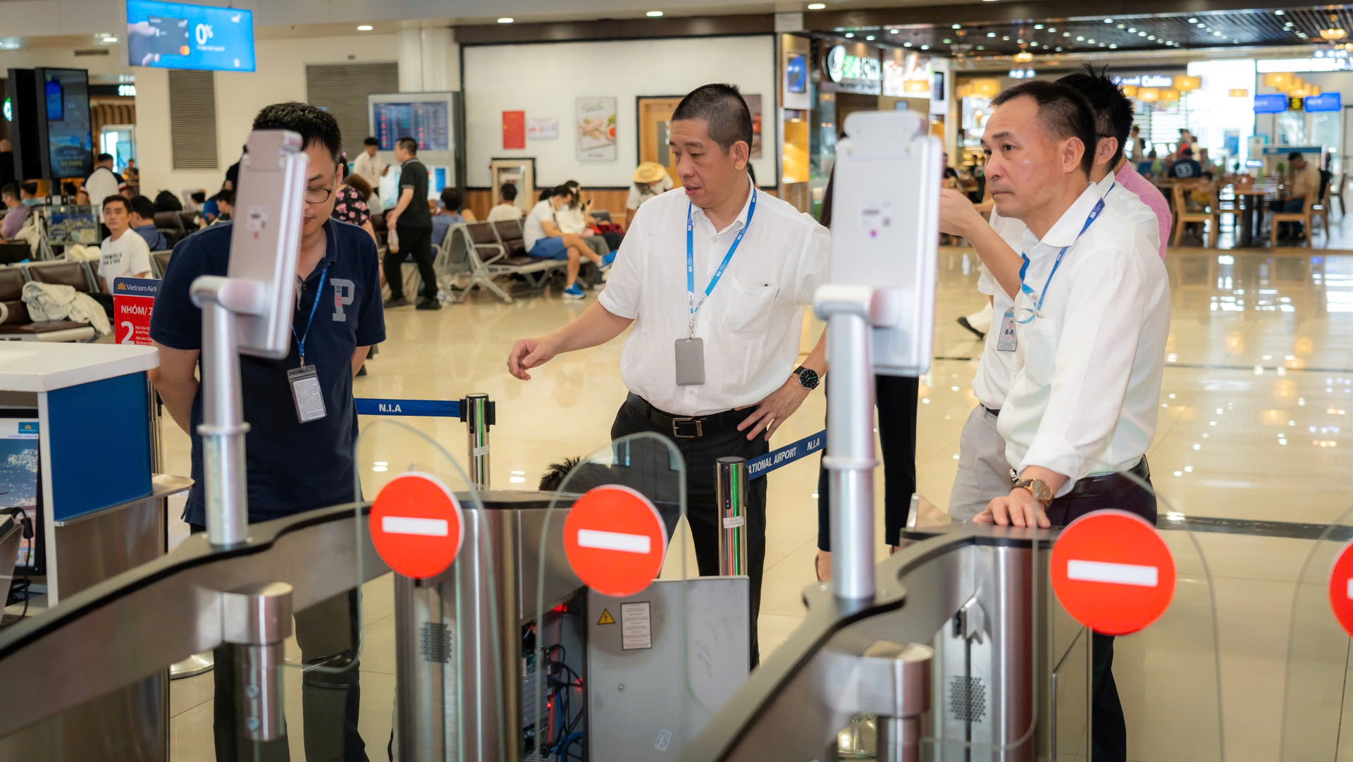 Cảng HKQT Nội Bài kiểm tra hệ thống trang thiết bị tại các cửa ra tàu bay