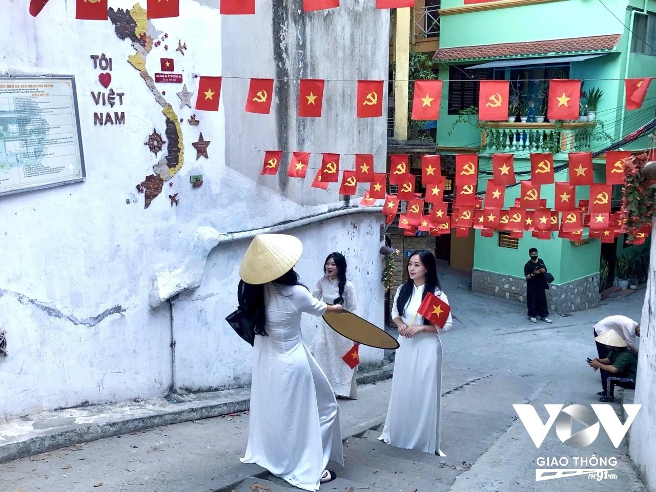 Các bạn trẻ đến đây không chỉ để 'check-in' – mà là để chạm tay vào một mảnh của lịch sử