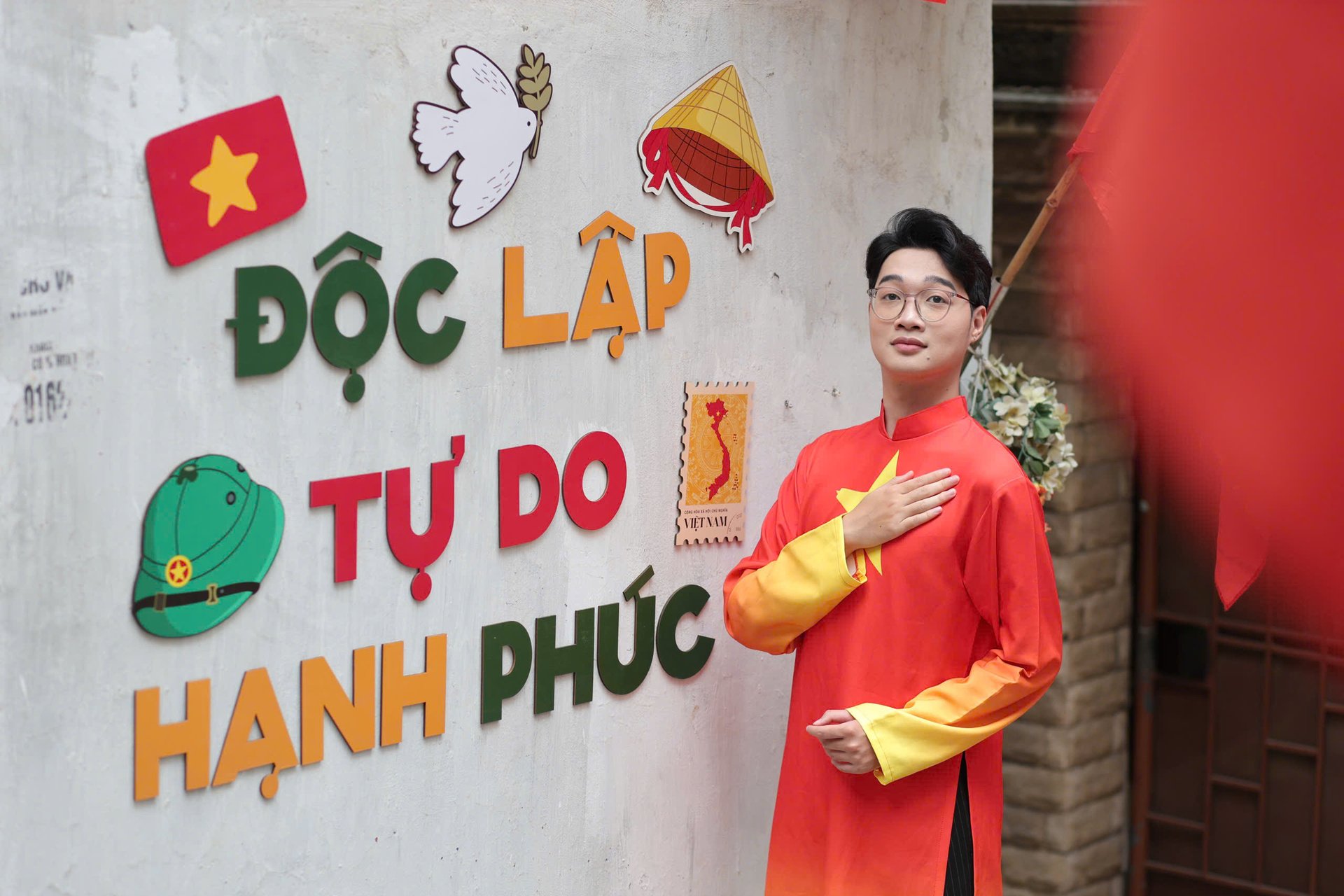 Bạn Chí Thanh (sinh sống ở Phù La, Hà Đông) chia sẻ đến ngõ Yên Phụ không chỉ để chụp một bức ảnh đẹp mà để cảm nhận, để lắng nghe Hà Nội kể lại một câu chuyện xưa bằng hình ảnh, bằng nắng, bằng gió, và bằng cả sự im lặng