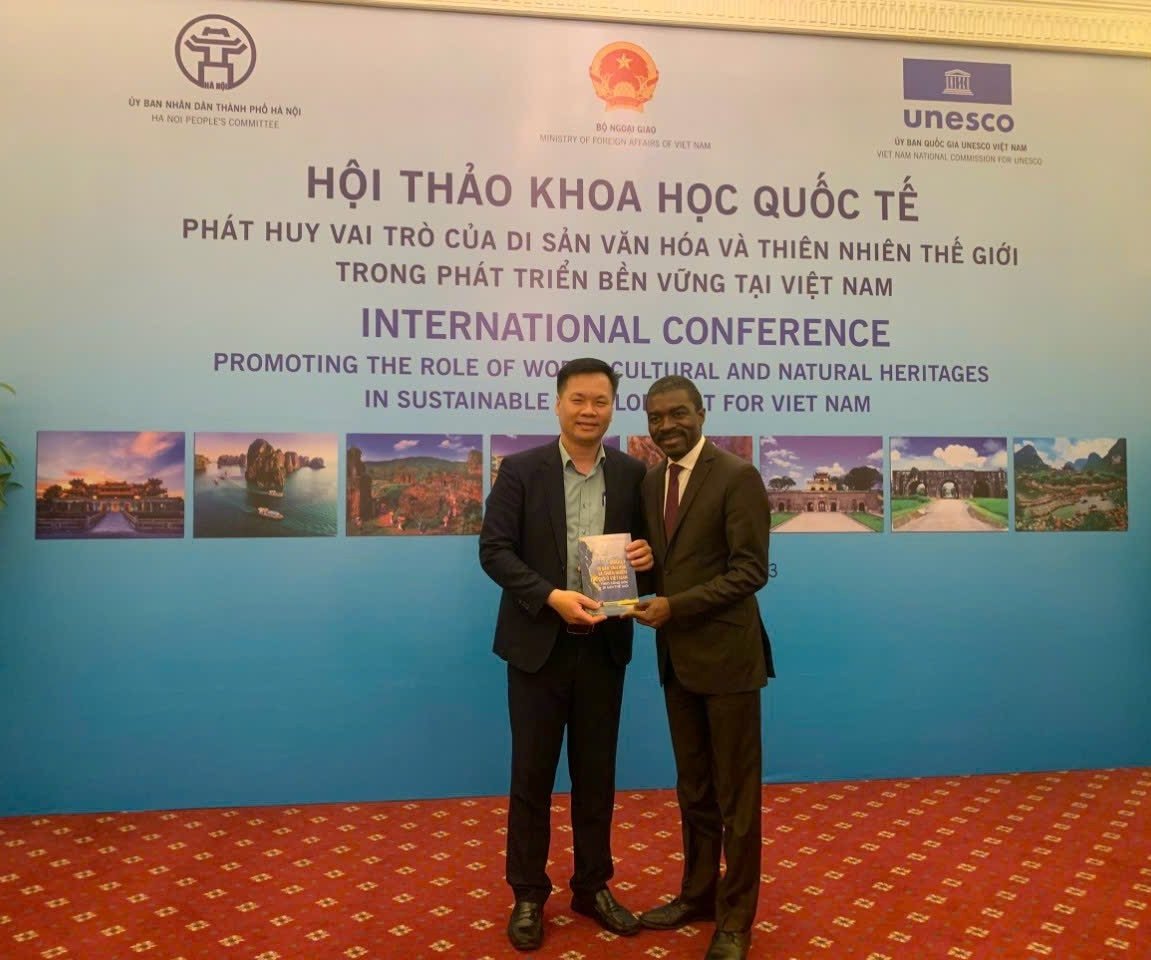 TS. Nguyễn Viết Cường (bên trái) - Trưởng Phòng Quản lý di tích, Cục Di sản văn hóa, Bộ Văn hóa, Thể thao và Du lịch