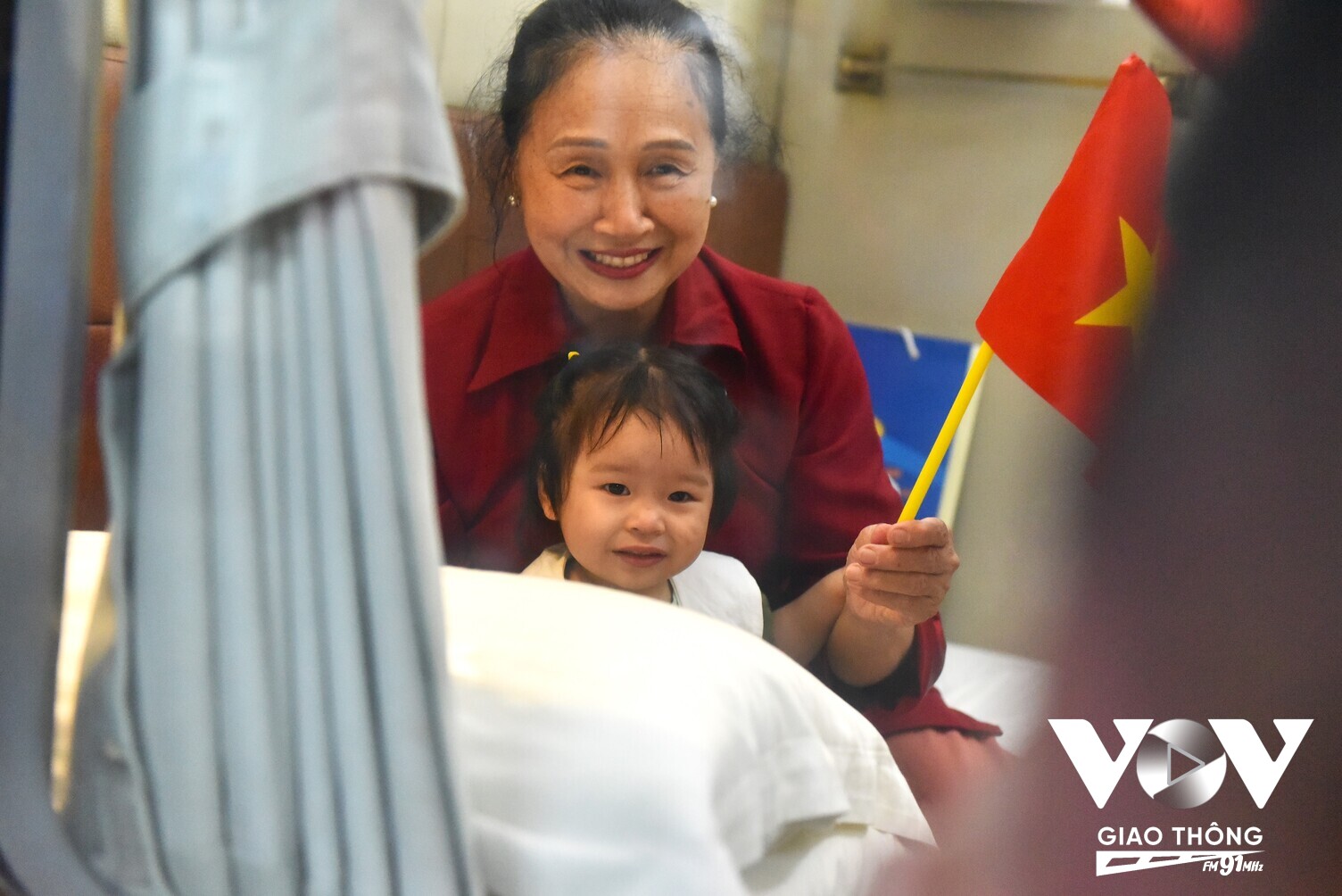 Nhiều gia đình đưa con nhỏ du lịch bằng tàu hỏa để trải nghiệm sự độc đáo của đường sắt Việt Nam