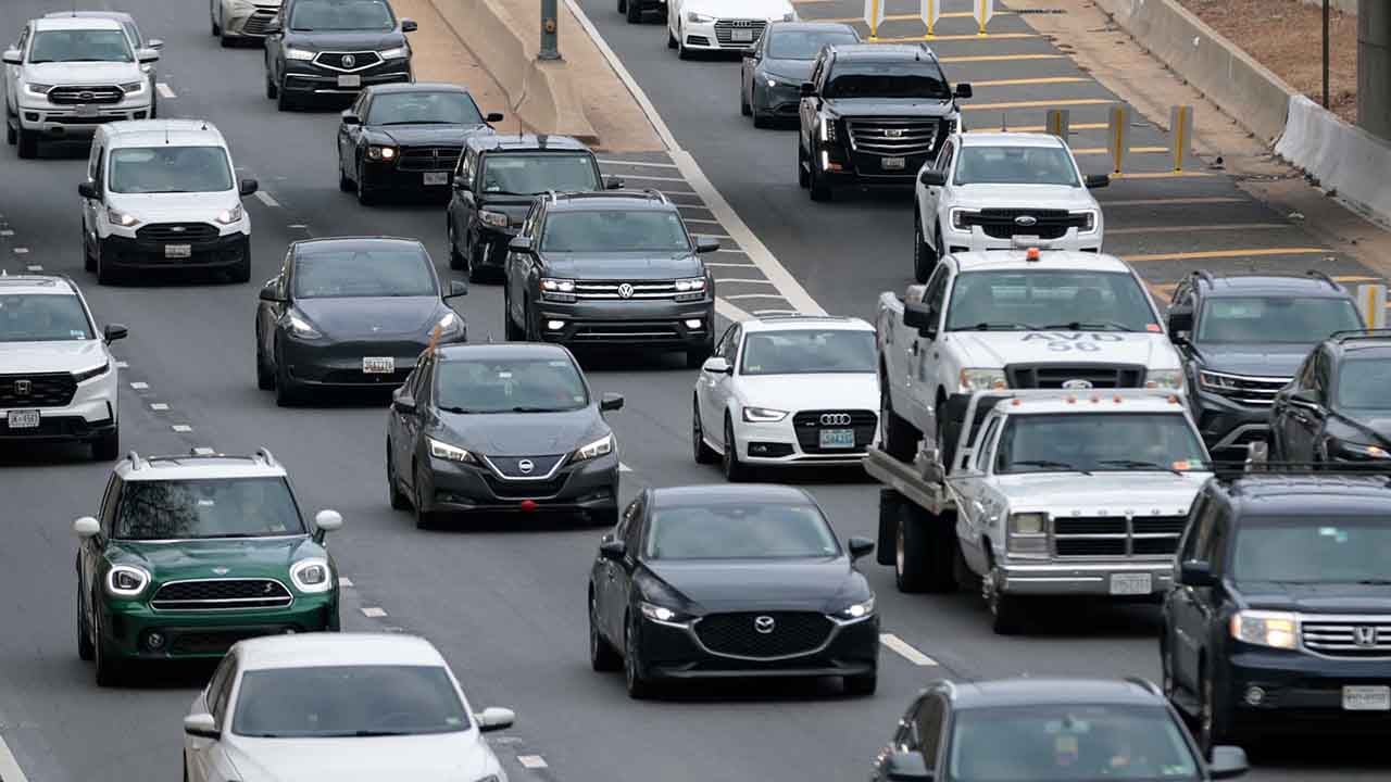70% người dân Mỹ lái xe đi làm mỗi ngày - Ảnh minh họa CNBC