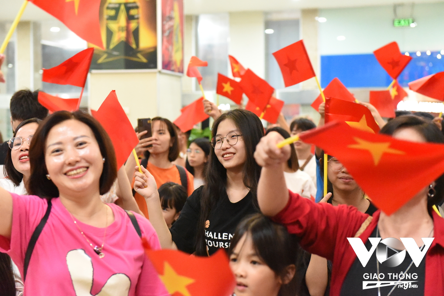 Nhiều hành khách hứng thú với chuyến tàu đặc biệt chạy trong ngày lễ 30/4-1/5.