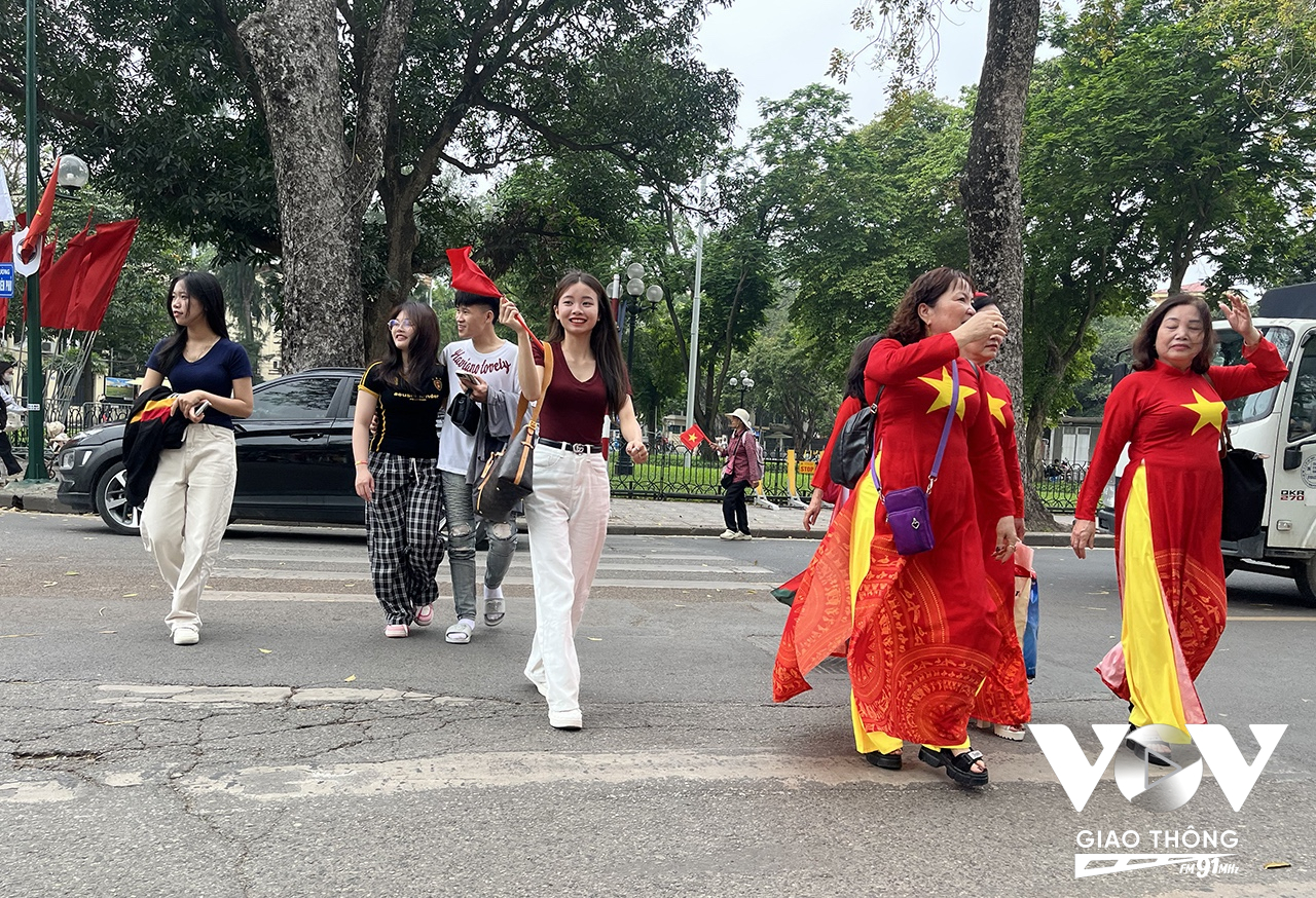 Từ người lớn tuổi tới những bạn trẻ tuổi, tất cả đều chung một niềm vui