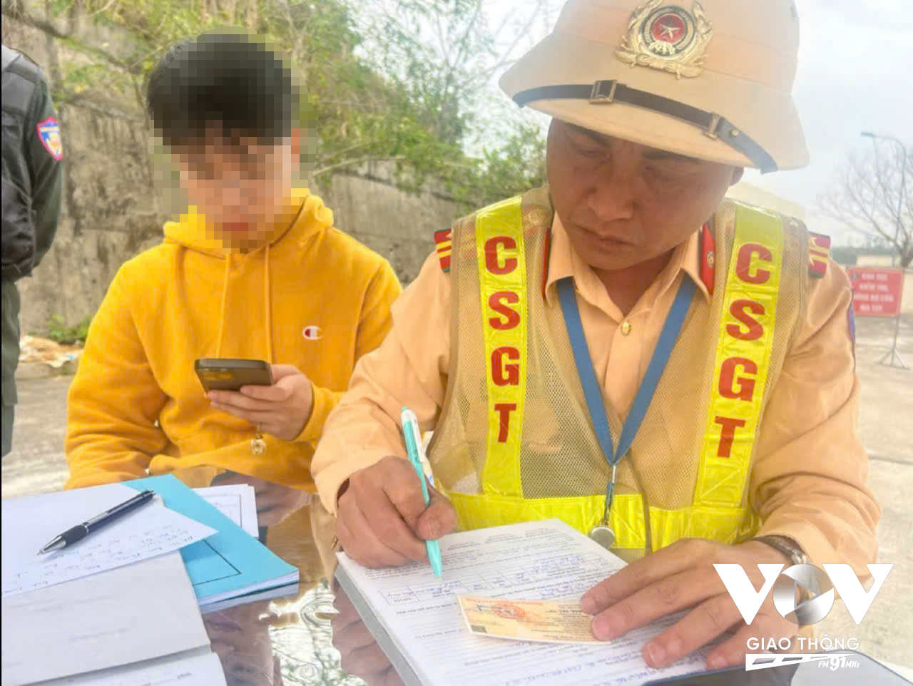 Lực lượng CSGT kiểm tra và phát hiện các trường hợp lái xe vi phạm dương tính với ma tuý