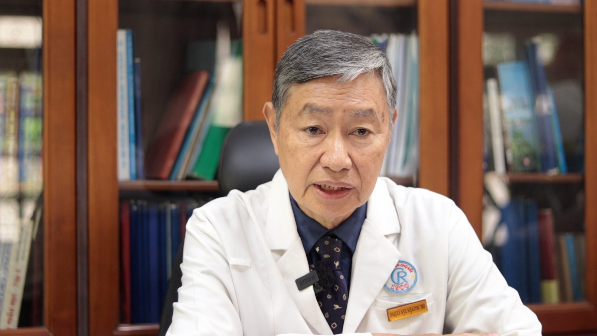 PGS.TS.BS Nguyễn Tấn Cường cho rằng, thế hệ trẻ đang sống trong đất nước hòa bình, người dân tự do có điều kiện tiếp cận tri thức toàn cầu, đó là một đặc ân to lớn
