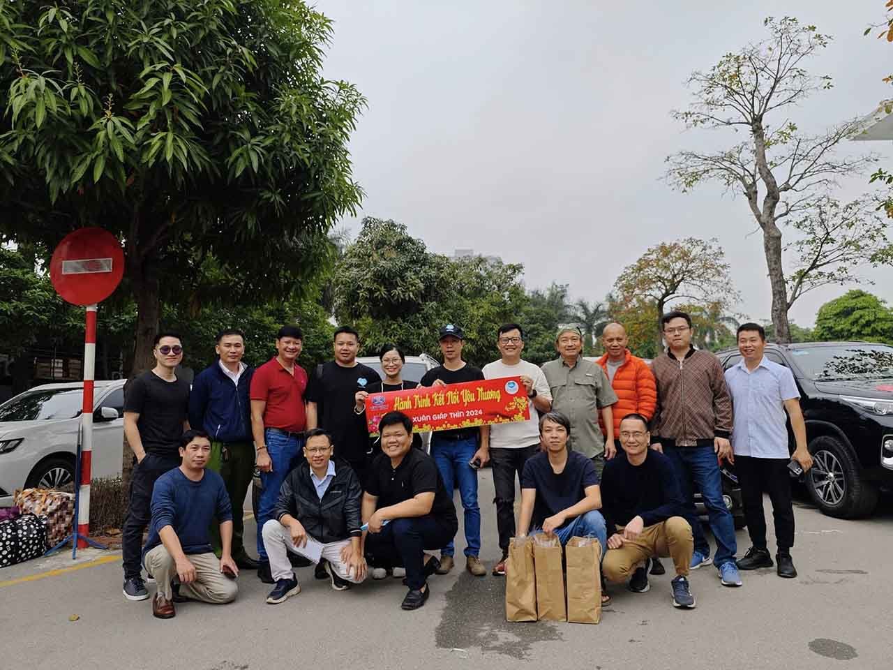 Các thành viên nhóm PUN trong một chuyến hành trình, luôn sẵn sàng cống hiến sức lực và thời gian cho những người cần giúp đỡ