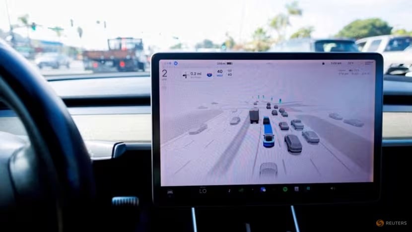 Xe Tesla Model 3 sử dụng tính năng tự lái. Ảnh: Reuters