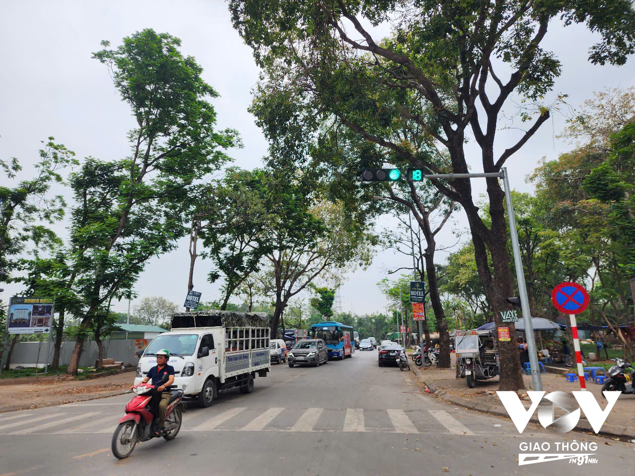 Phương án cải tạo và tổ chức giao thông theo phương án mới được đánh giá khả thi vì chỉ việc xén, mở một đoạn hàng rào cuối ngõ 15 để thông ra cao tốc.