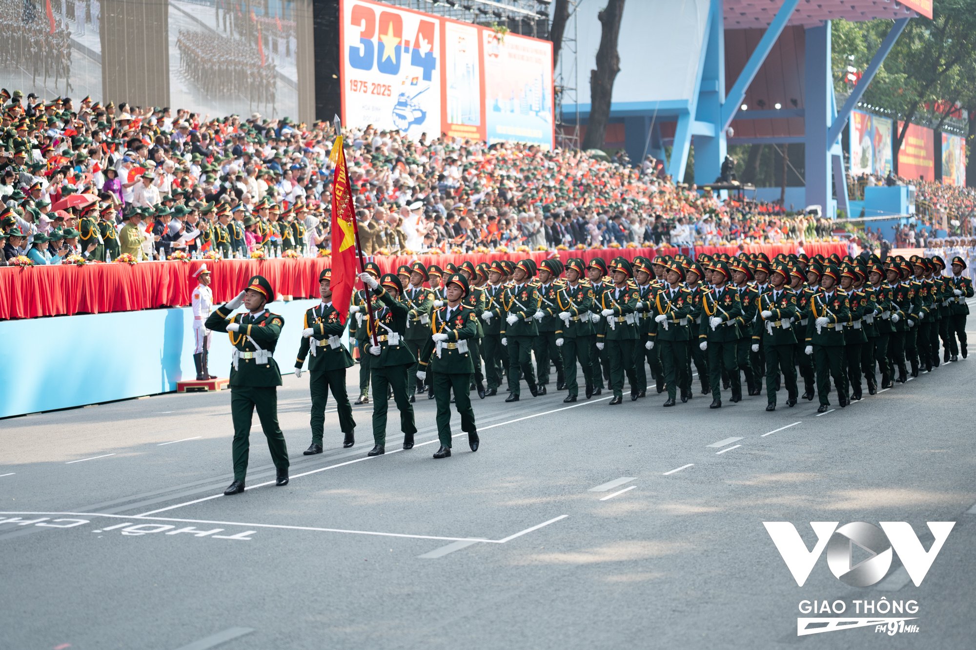 Khối Sĩ quan Lục quân, lực lượng nòng cốt của Quân đội nhân dân Việt Nam đang tiến vào Lễ đài.