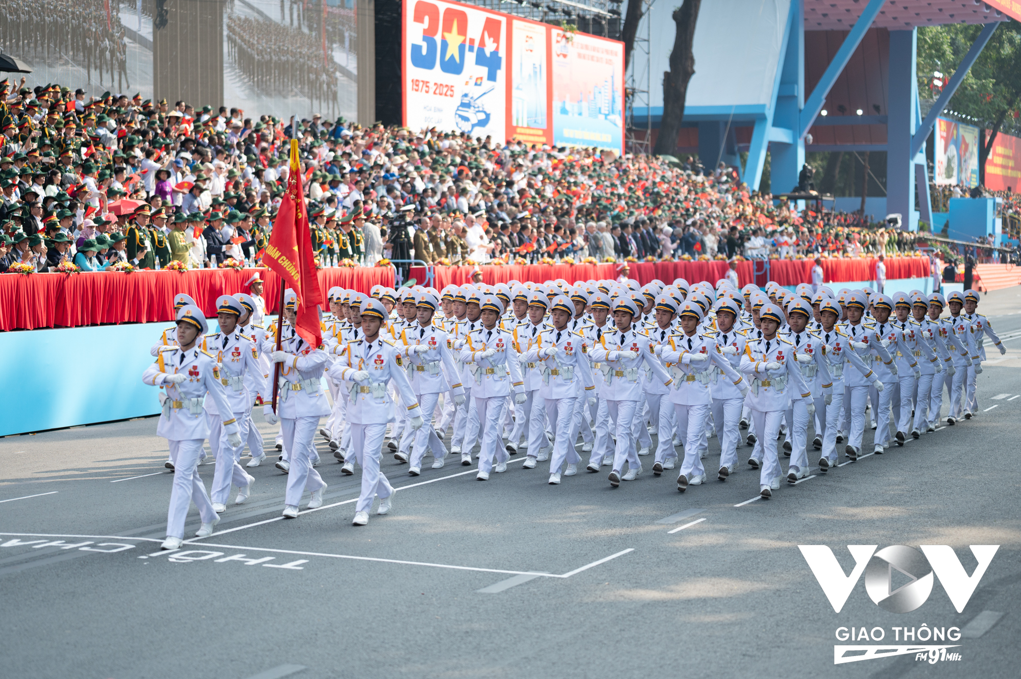 Khối Sĩ quan Hải quân nhân dân Việt Nam. Trải qua 70 năm xây dựng, chiến đấu, trưởng thành, Hải quân nhân dân Việt Nam được tôi luyện, phát triển ngày càng lớn mạnh, giành chiến thắng vẻ vang, lập nhiều chiến công xuất sắc.