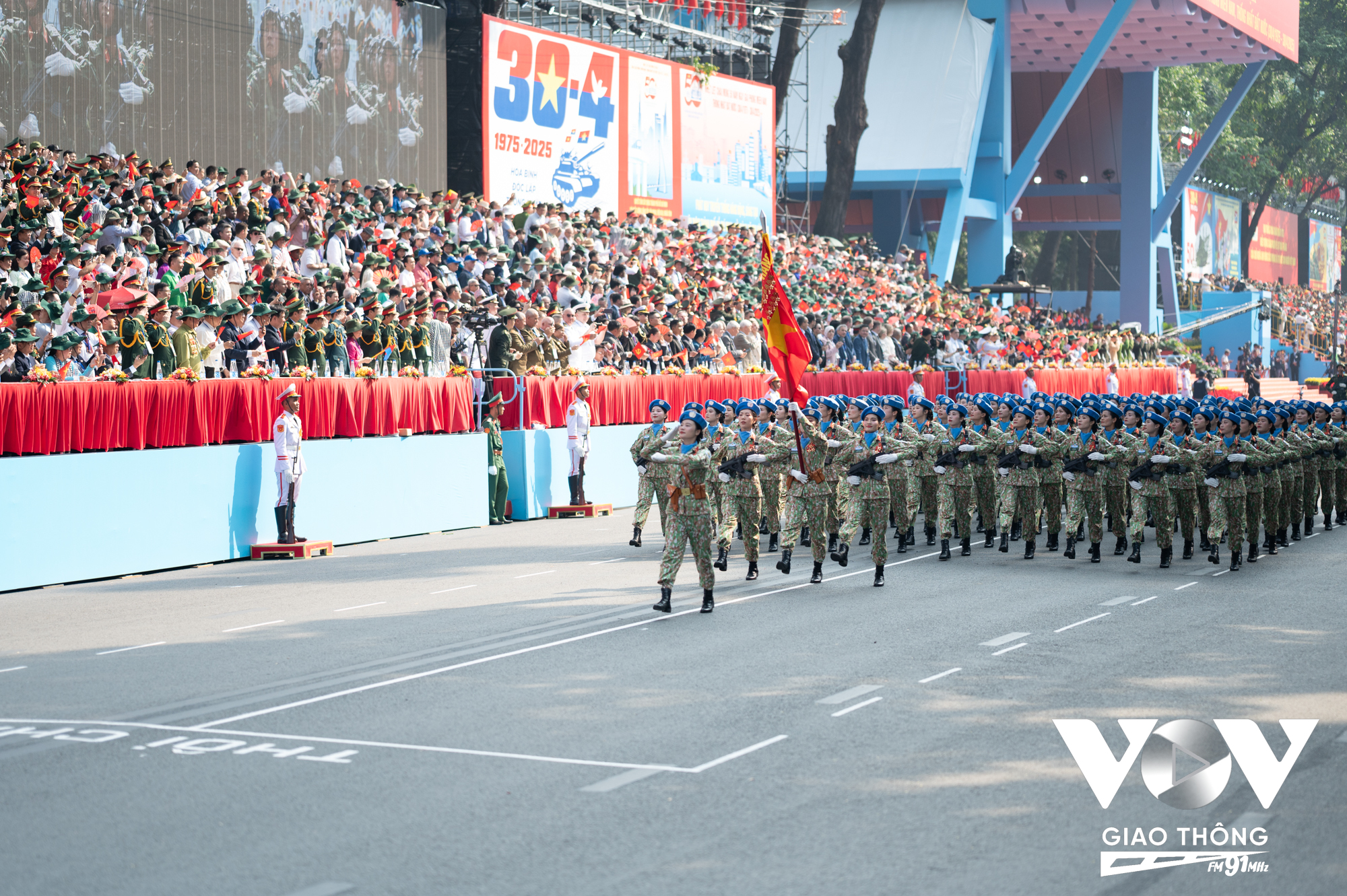 Khối nữ Gìn giữ hòa bình của Quân đội nhân dân Việt Nam đang tiến vào Lễ đài.