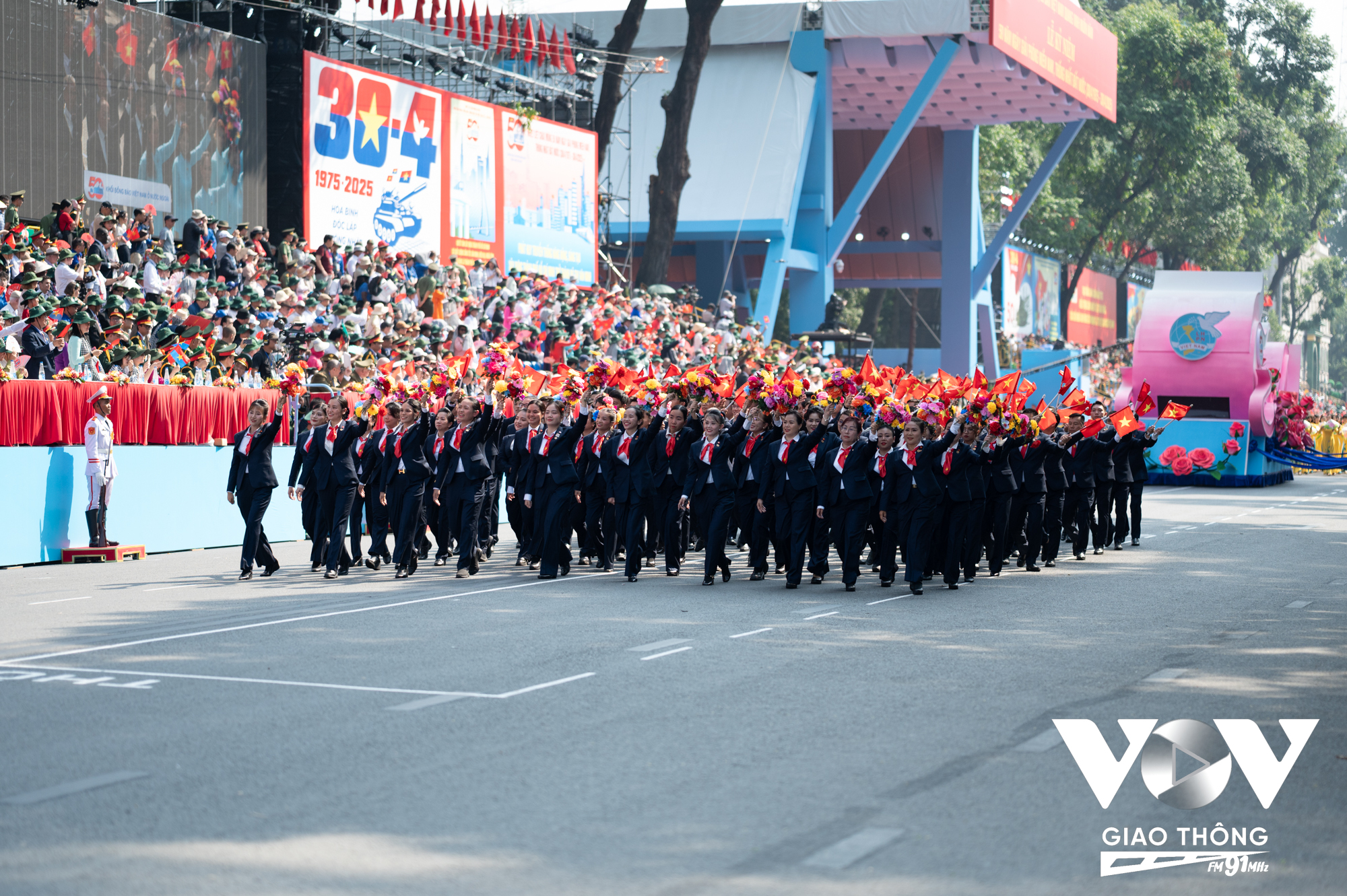 Khối Doanh nhân Việt Nam, lực lượng tiên phong trên mọi mặt trận kinh tế, góp phần đưa đất nước chuyển mình mạnh mẽ.