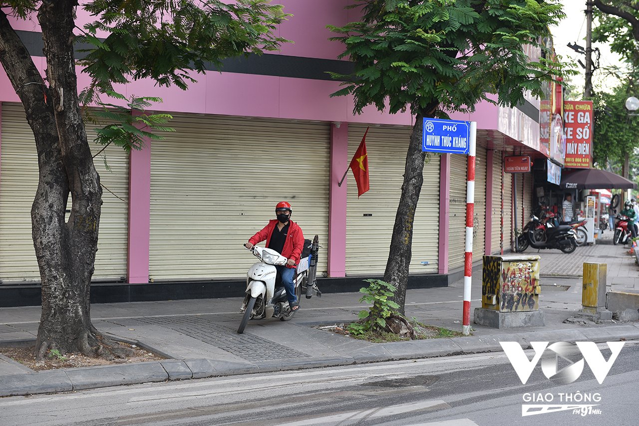 Trong đó là nổi cộm là các trường hợp vi phạm lỗi điều khiển phương tiện đi trên vỉa hè