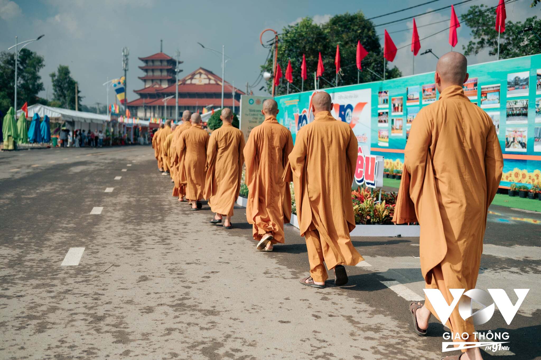 Đại lễ Vesak năm nay có hơn 2.700 đại biểu tham dự, trong đó có khoảng 1.200 đại biểu quốc tế đến từ 85 quốc gia và vùng lãnh thổ trên thế giới.