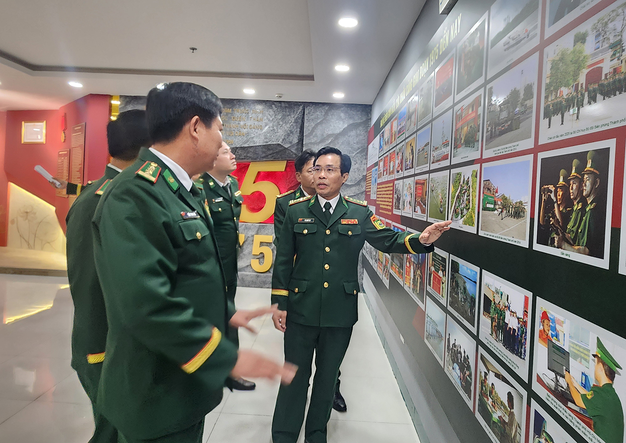 Bộ đội Biên phòng TP. Hồ Chí Minh 50 năm xây dựng, chiến đấu, trưởng thành và phát triển.