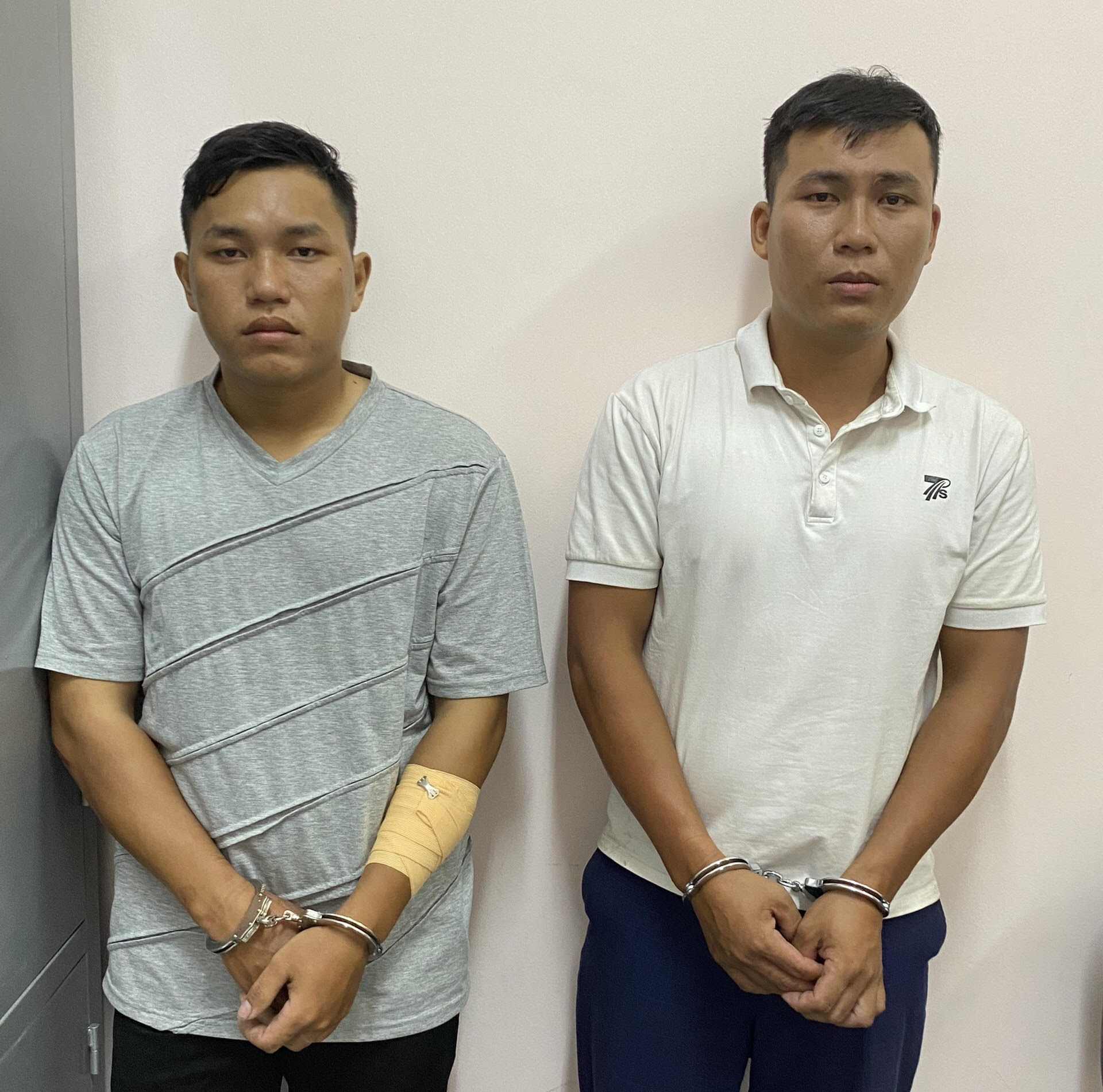 2 đối tượng cướp tiệm vàng tại huyện Hóc Môn