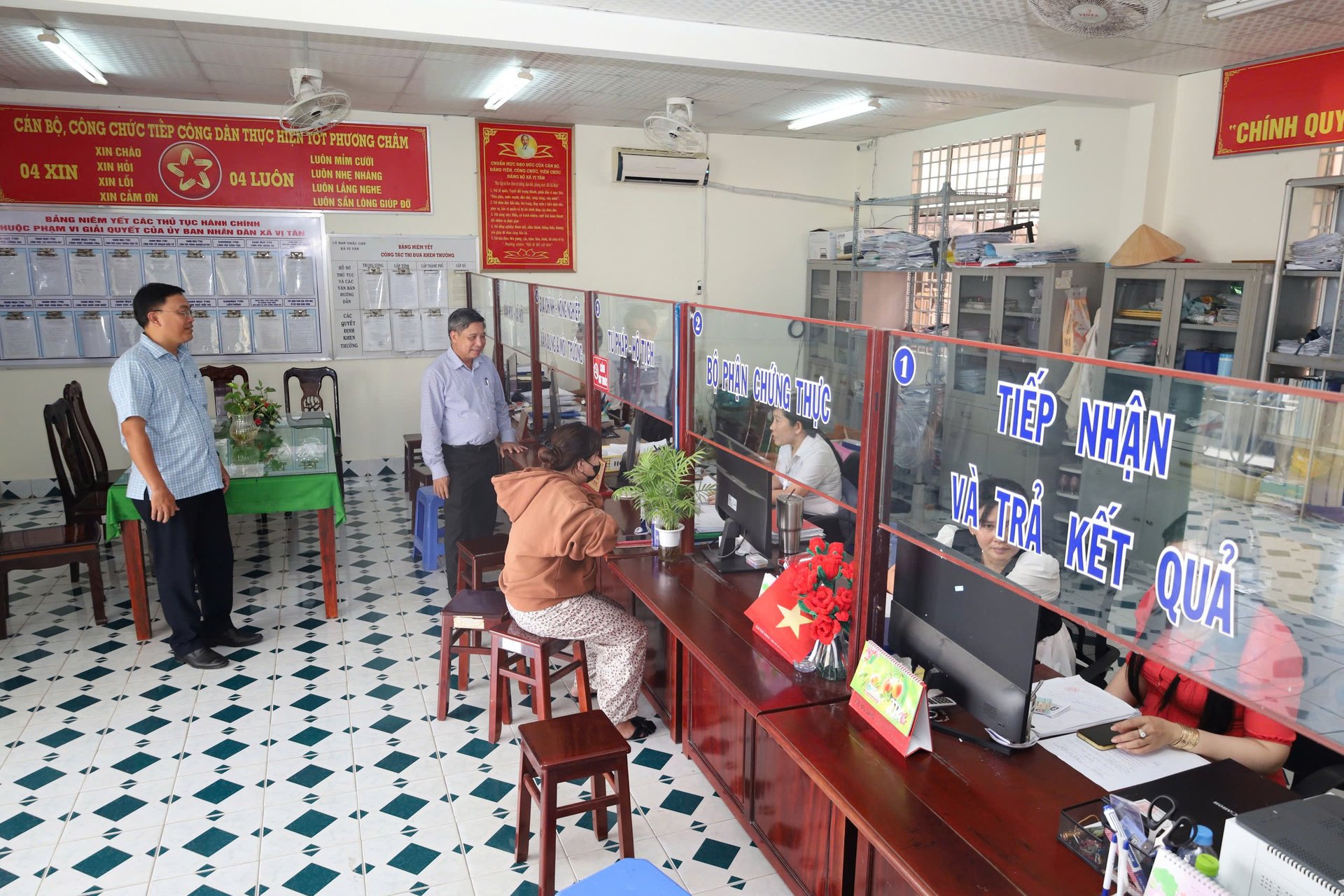 Bí thư Tỉnh ủy Hậu Giang Đồng Văn Thanh kiểm tra trụ sở làm việc các xã, phường, thị trấn trên địa bàn tỉnh