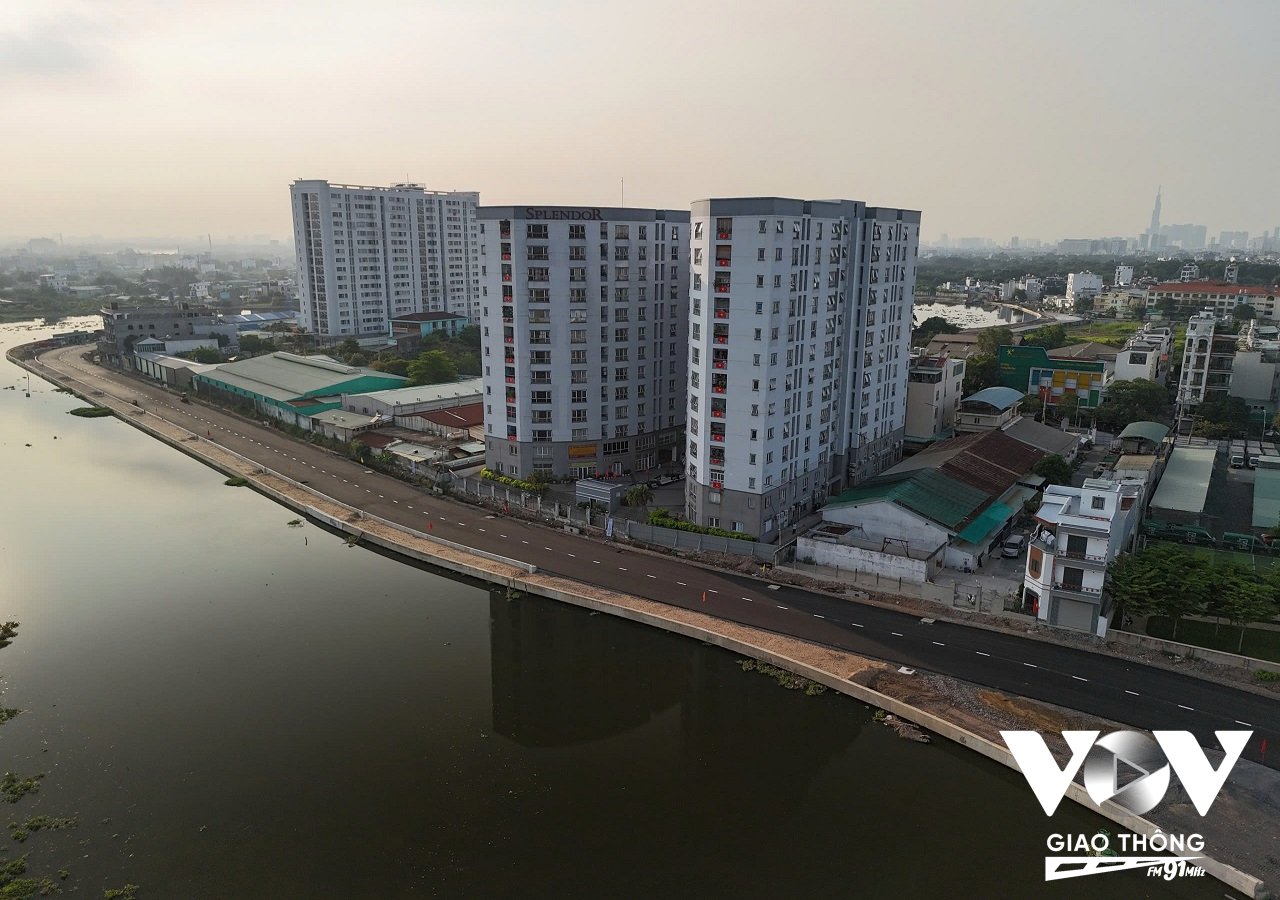 Cuối tháng 4 vừa qua, nhiều đoạn của tuyến đường ven kênh của dự này đã được thông xe đợt 1, giúp thuận tiện đi lại và chỉnh trang đô thị hai bên kênh