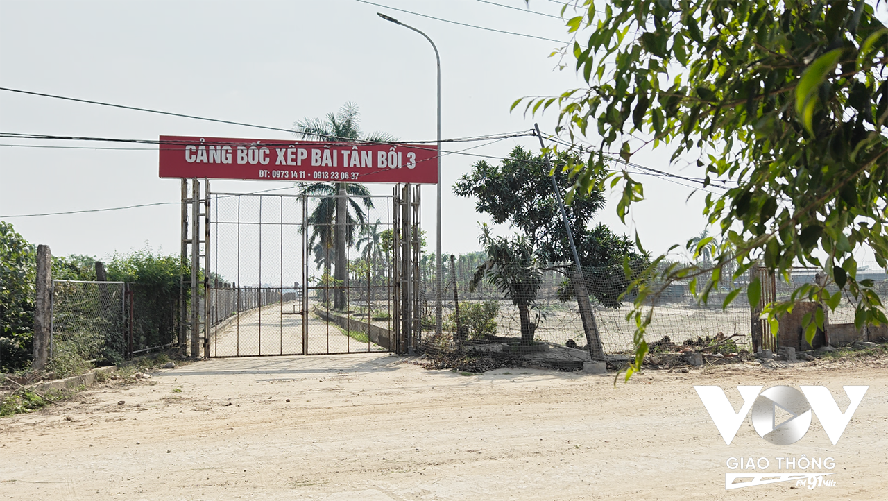 Công ty TNHH xây dựng công trình Hoàng Hà do ông Hoàng Văn Lâm làm TGĐ bị bà con nông dân tố cáo giả mạo chữ ký người chết, lập khống hợp đồng, chiếm đất của bà con.
