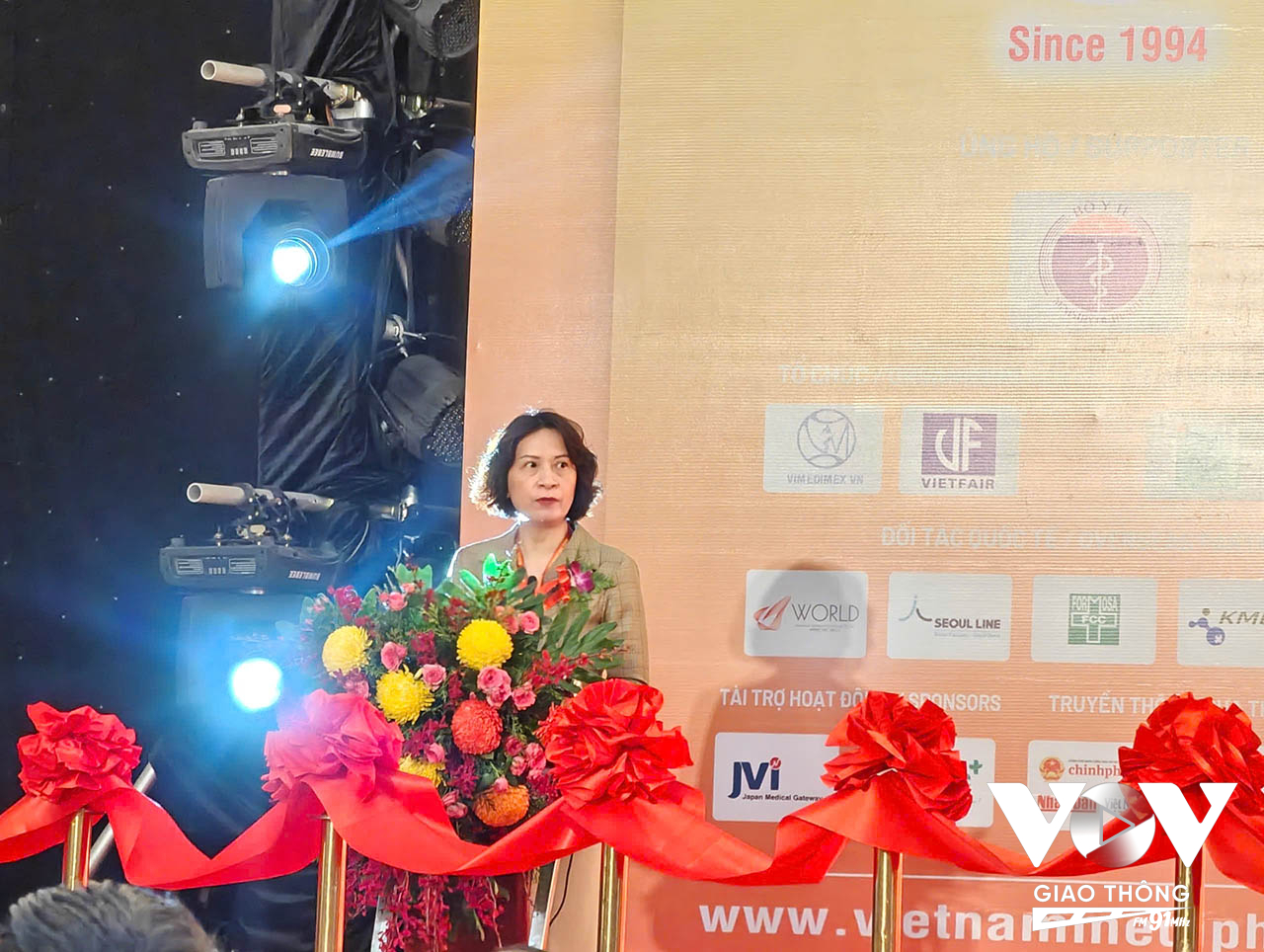 Thứ trưởng Bộ Y tế Nguyễn Thị Liên Hương đánh giá cao những điểm mới ở triển lãm năm nay như ứng dụng công nghệ cao, trí tuệ nhân tạo, dữ liệu lớn, phát triển y tế thông minh và bệnh viện thông minh.