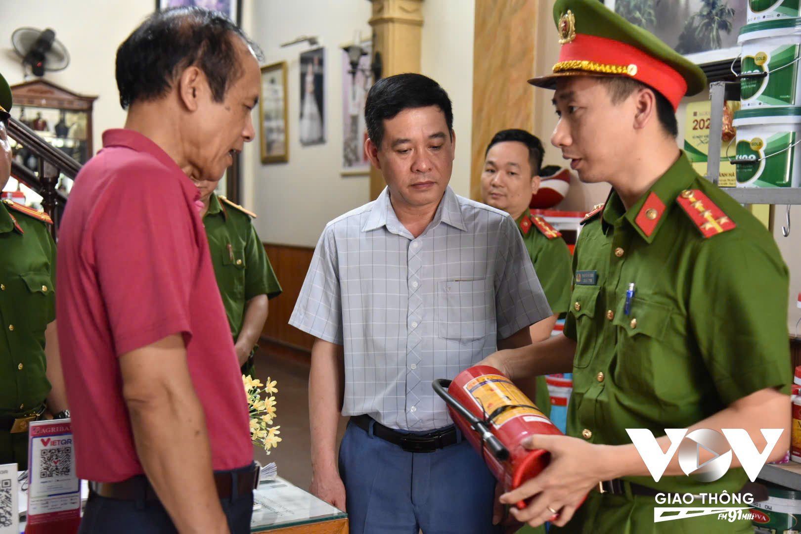 UBND các phường đã chủ động phối hợp với Công an phường, Phòng cảnh sát  PCCC&CNCH CATP Hà Nội làm việc trực tiếp, đôn đốc việc khắc phục tồn tại về PCCC