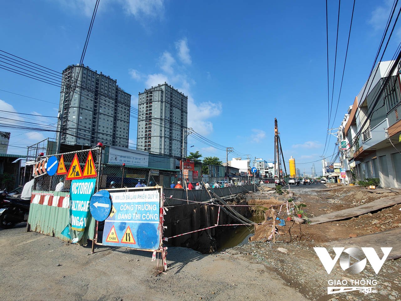 Dự án nâng cấp, mở rộng đường Lương Định Của (Tp Thủ Đức) bắt đầu triển khai từ tháng 4-2015, thế nhưng gần một thập kỷ qua công trình này vẫn chưa thể hoàn thành