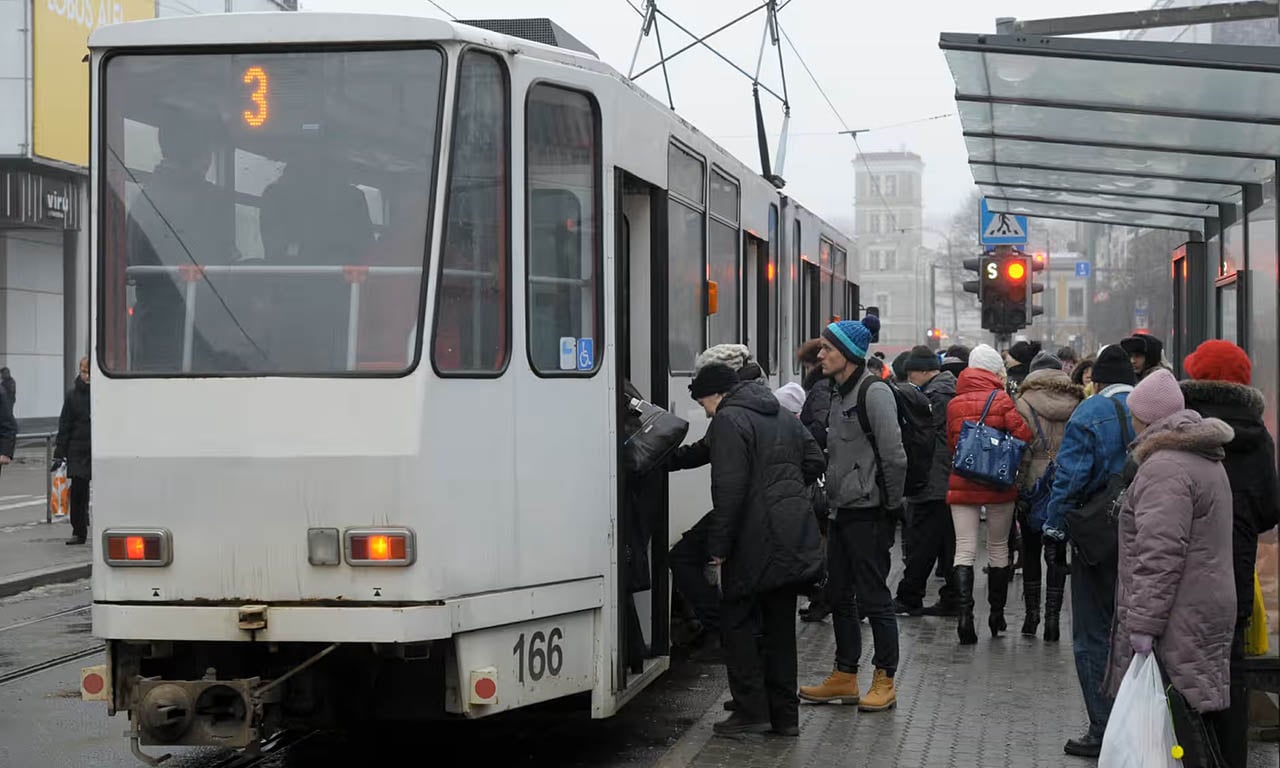 Kể từ khi chương trình được triển khai, hàng ngàn người đã đăng ký làm cư dân Tallinn để đủ điều kiện được đi lại miễn phí. Ảnh: EPA