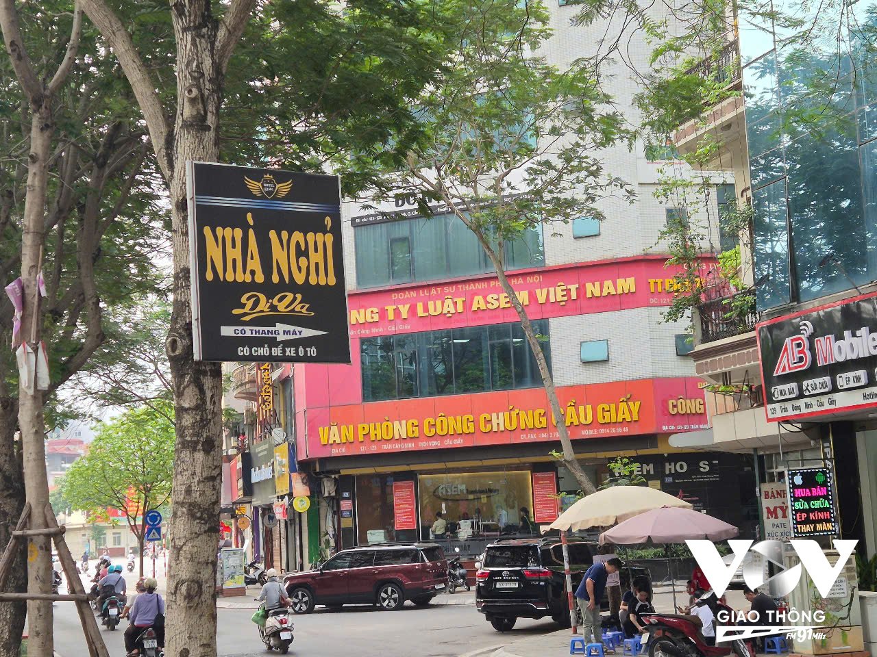 Một số trường hợp đã bị xử lý, nhưng sau khi chính quyền quận, huyện, phường xã rút đi, hành vi xâm hại, bức tử cây xanh lại tái diễn