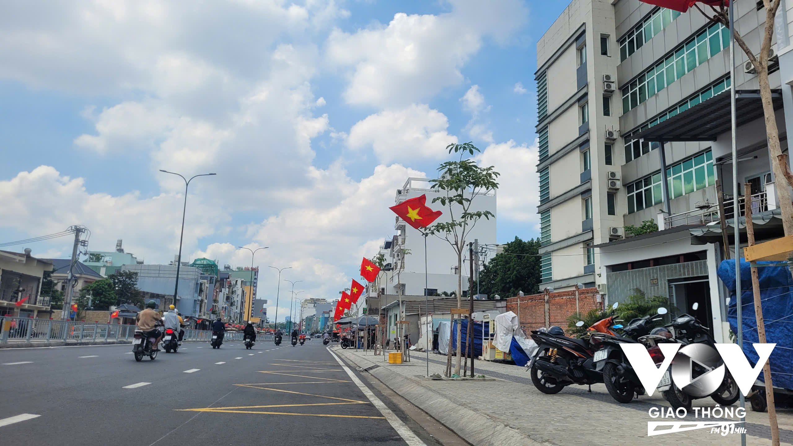 Đường Dương Quảng Hàm được các bộ phận thi công đồng thời mà không cần chờ đợi hoàn thành từng giai đoạn riêng biệt, từ đó đẩy nhanh tiến độ công trình.