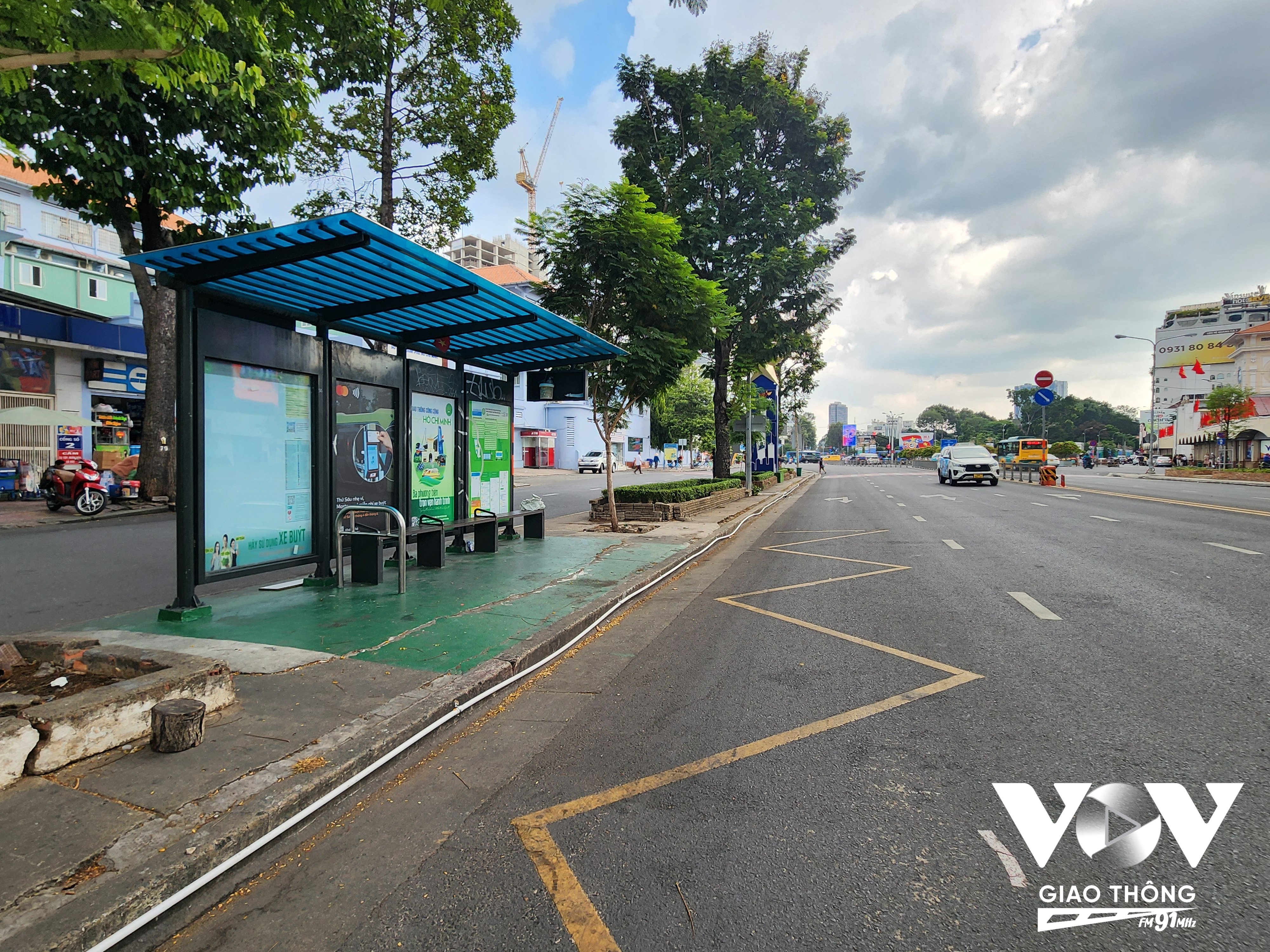Nhà chờ xe buýt trên đường Lê Lợi, quận 1, TP.HCM