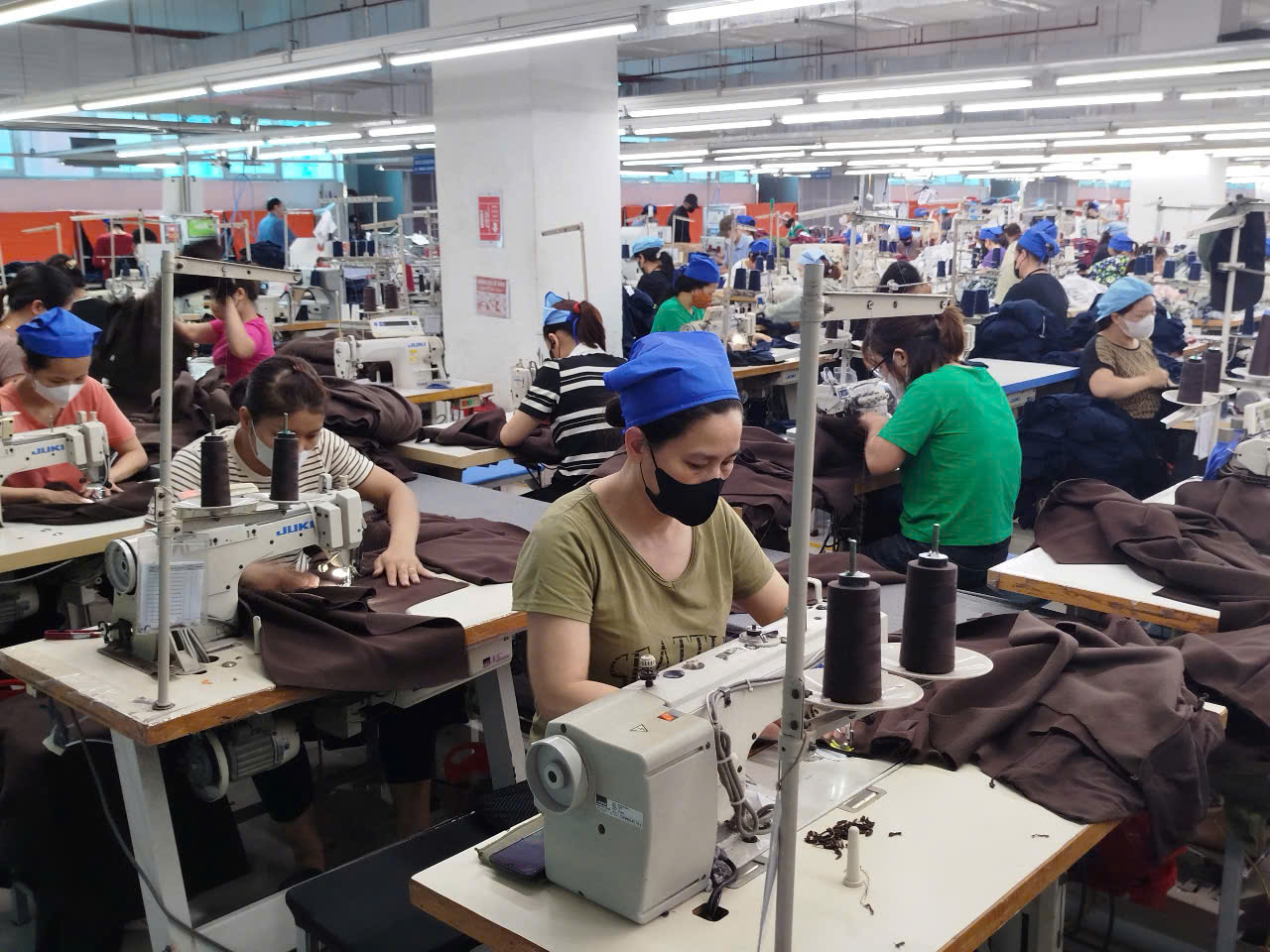 Hoạt động sản xuất tại Công ty Cổ phần Tổng công ty May Đáp Cầu (tỉnh Bắc Ninh). Ảnh: Tạp chí Tài chính