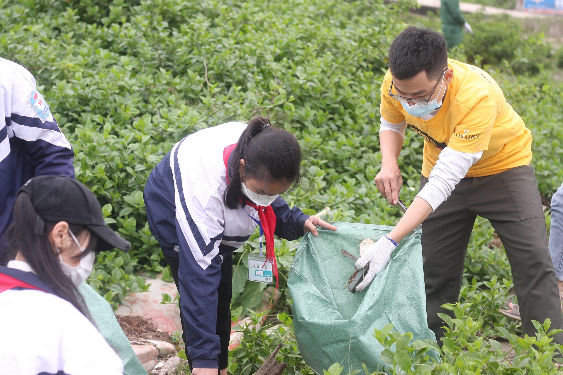 Tổ chức World Cleanup Day - Ngày hội dọn rác